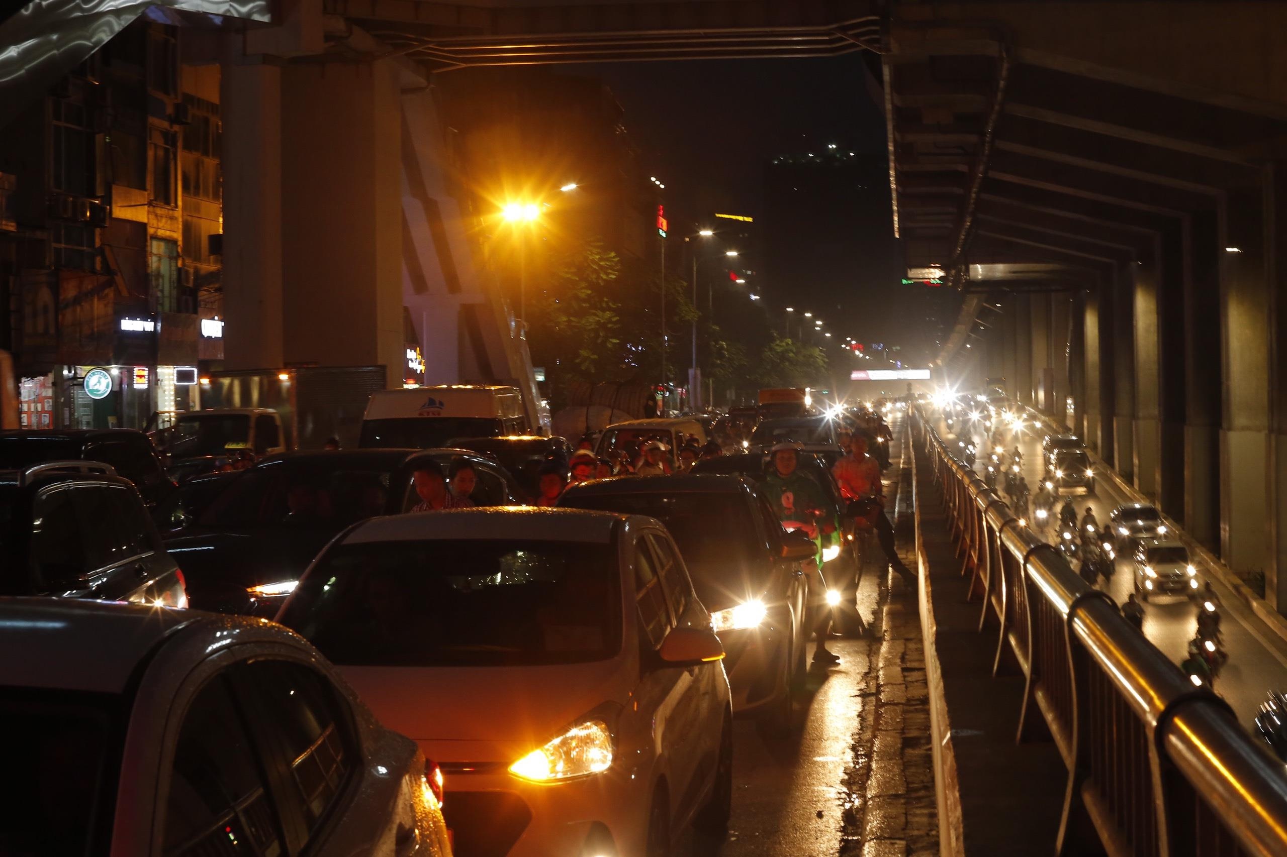 un tac giao thong sau mua anh 4