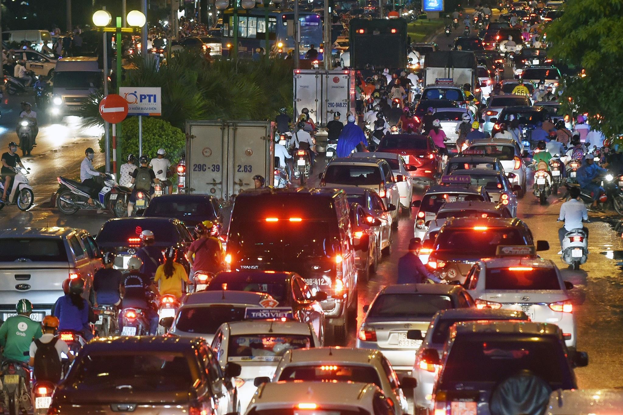 un tac giao thong sau mua anh 9