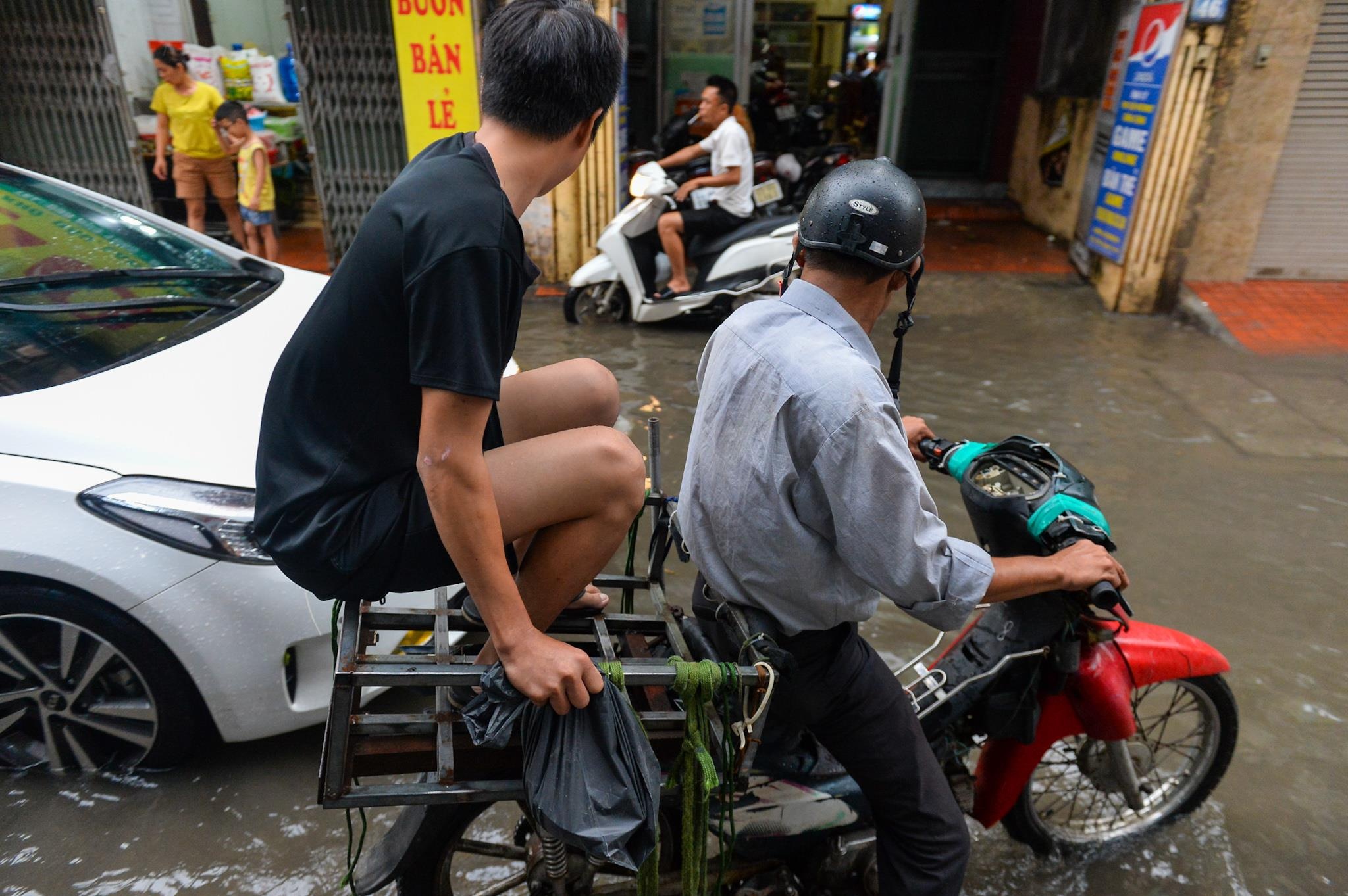 mua ngap o Ha Noi anh 2