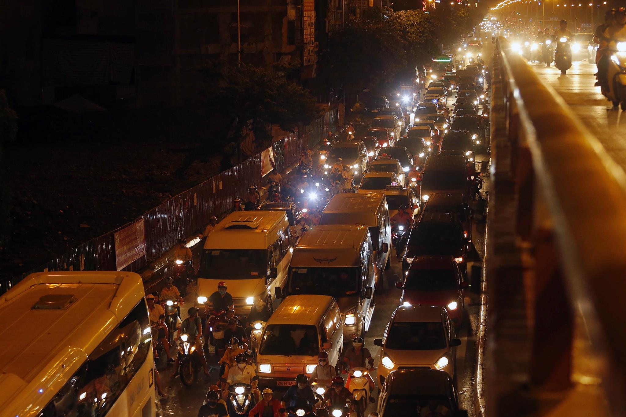 un tac giao thong sau mua anh 11