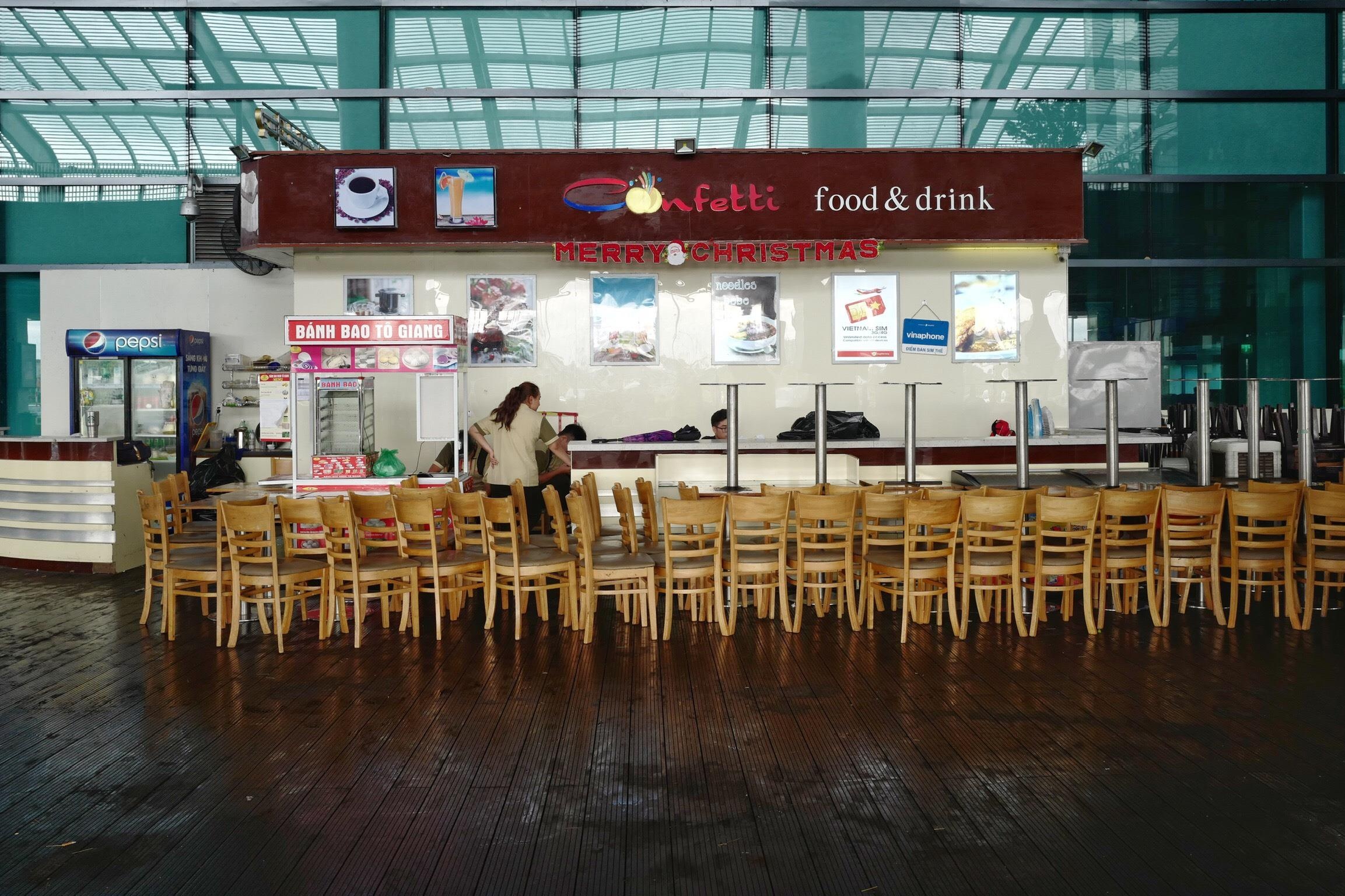 san bay Cat Bi dong cua vi bao so 3 anh 4