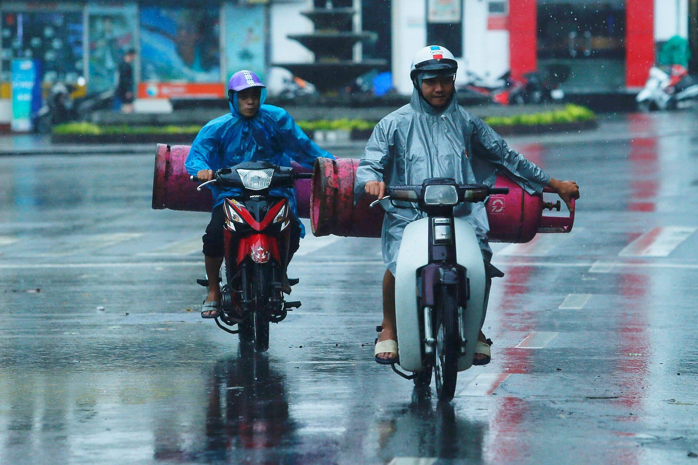 mua to gio lon o Ha Noi anh 12