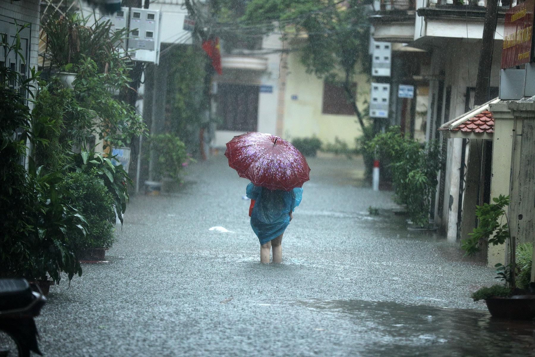 đường Hà Nội ngập sâu ảnh 10 duong Ha Noi ngap sau anh 10