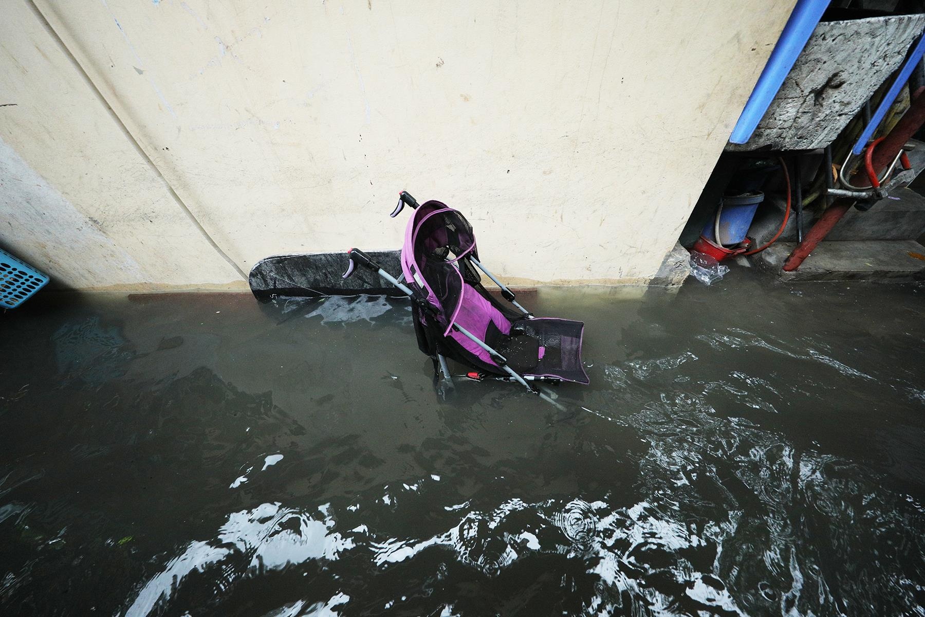 đường Hà Nội ngập sâu ảnh 8 duong Ha Noi ngap sau anh 8