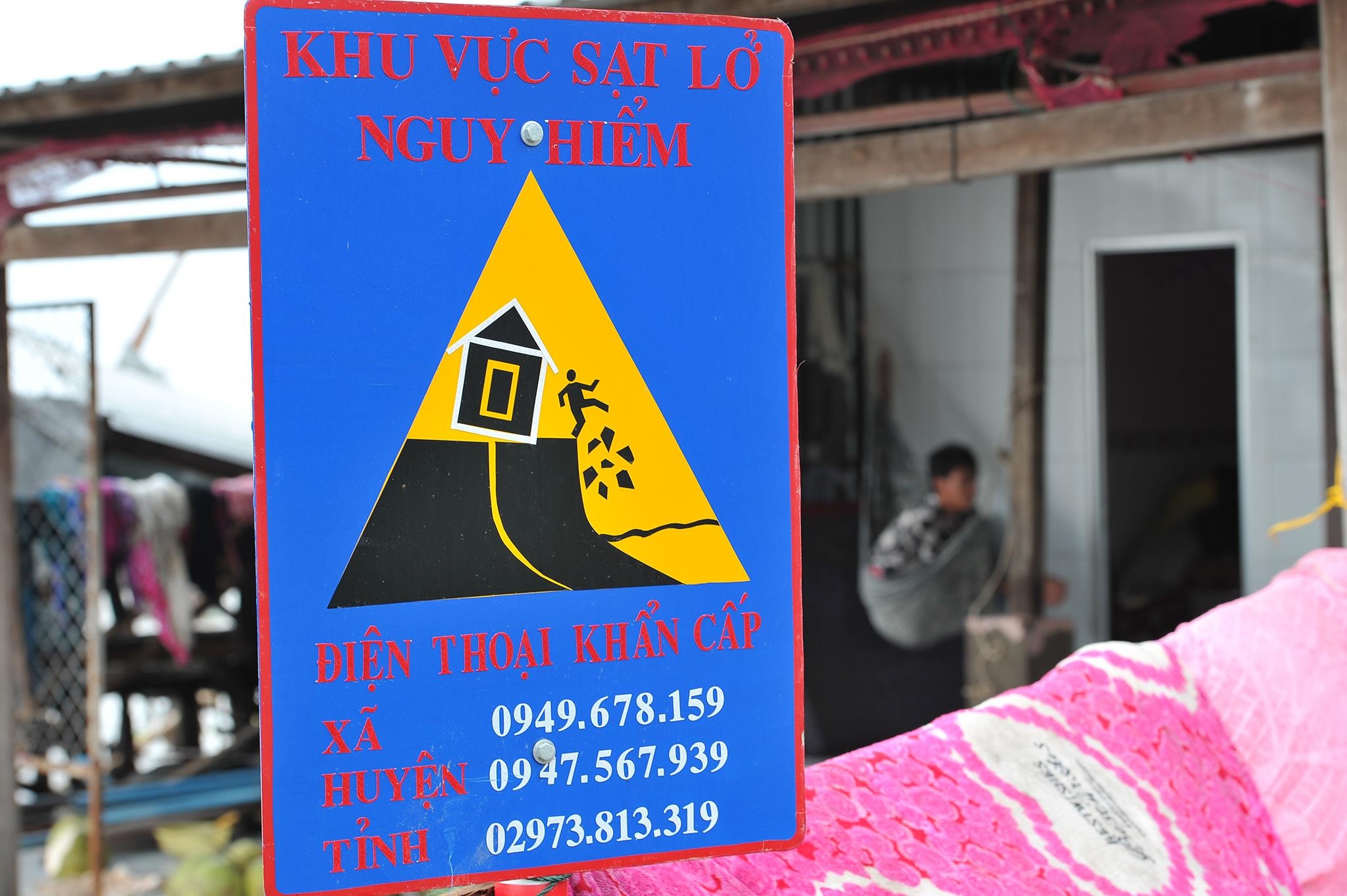 bang hoang bi gio cuon thoi bay do dac anh 14