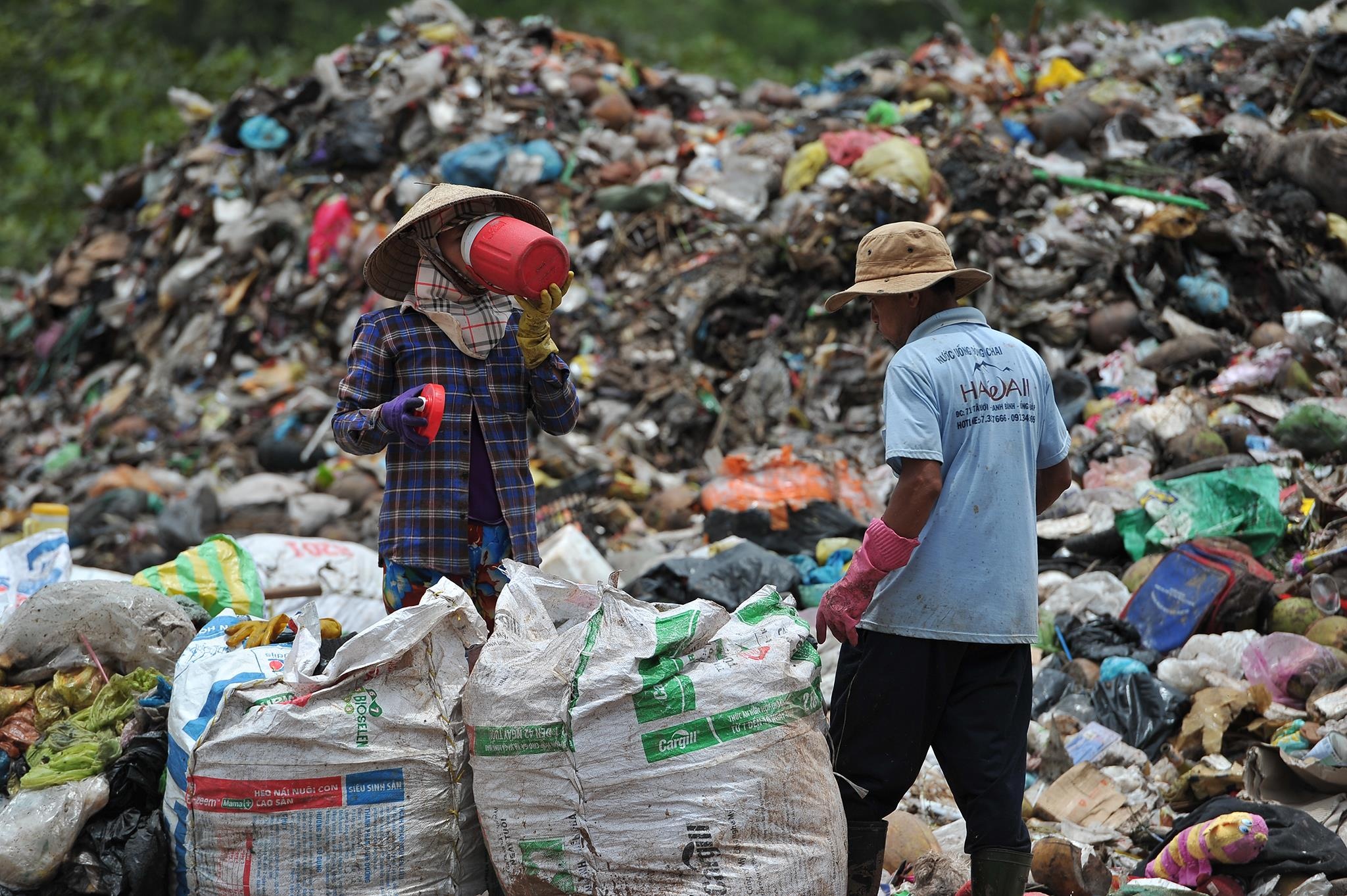 Phu Quoc trong noi that vong vi rac thai chat dong hinh anh