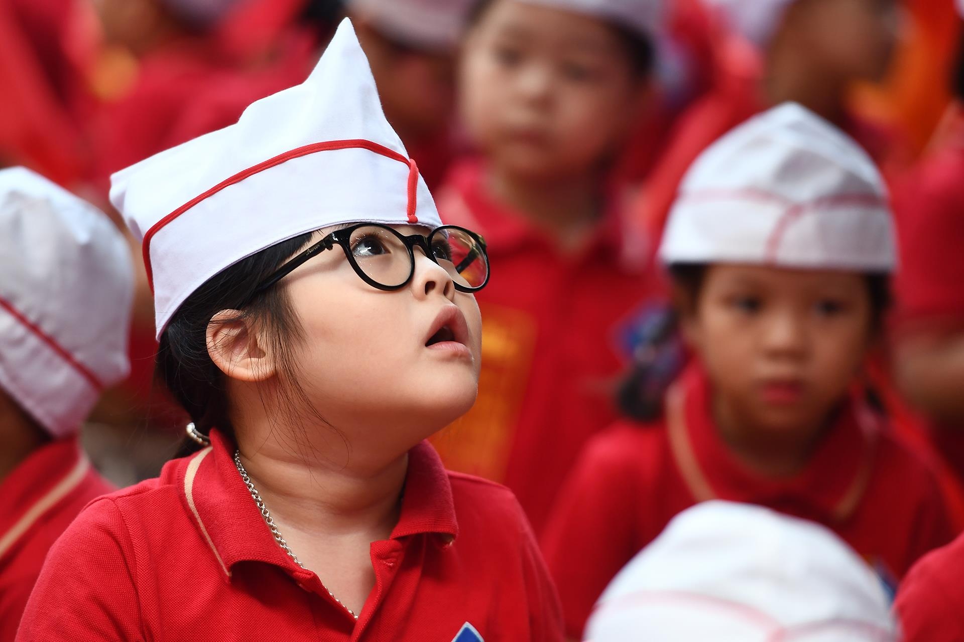 hoc sinh tieu hoc ngay khai giang anh 9