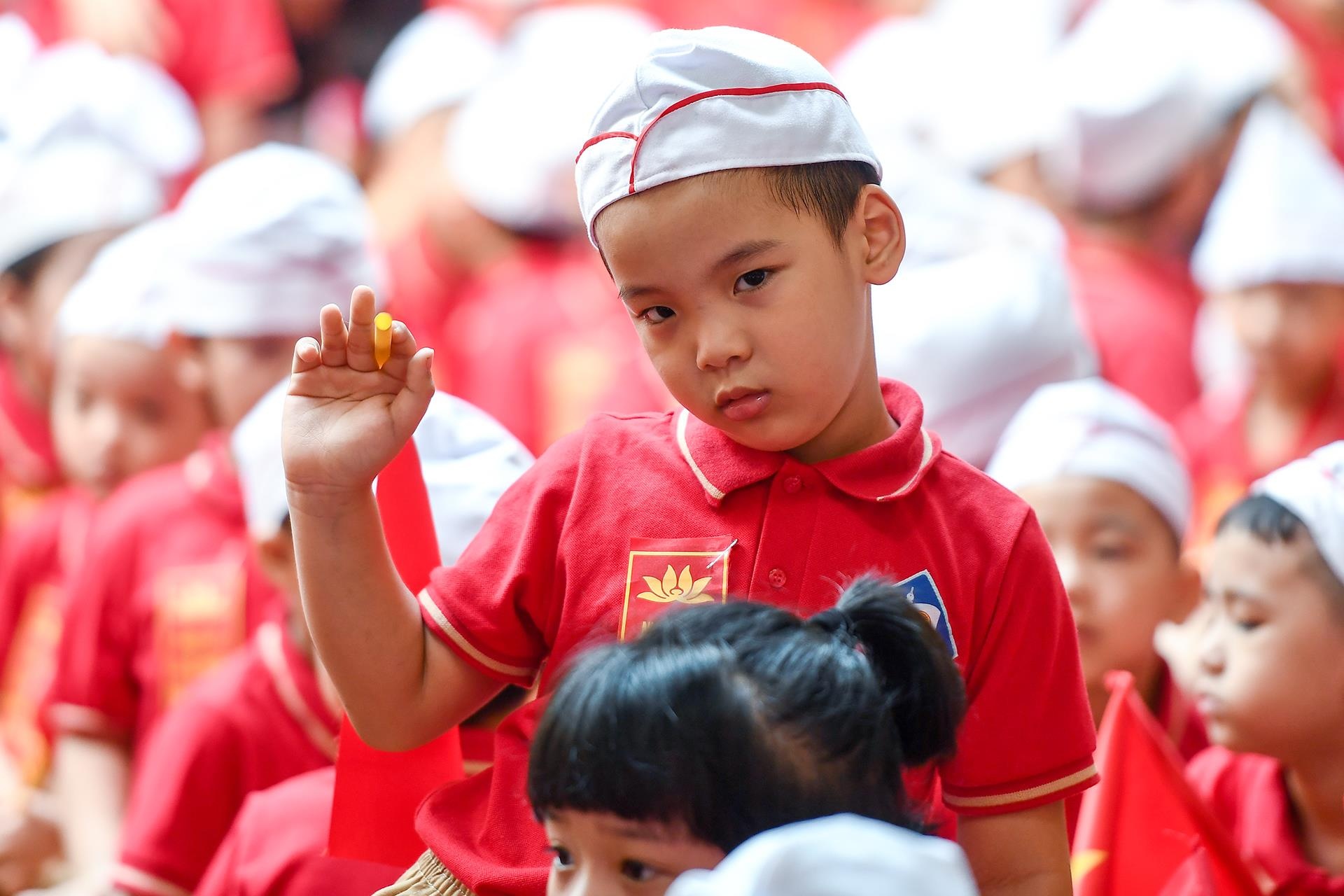 hoc sinh tieu hoc ngay khai giang anh 12