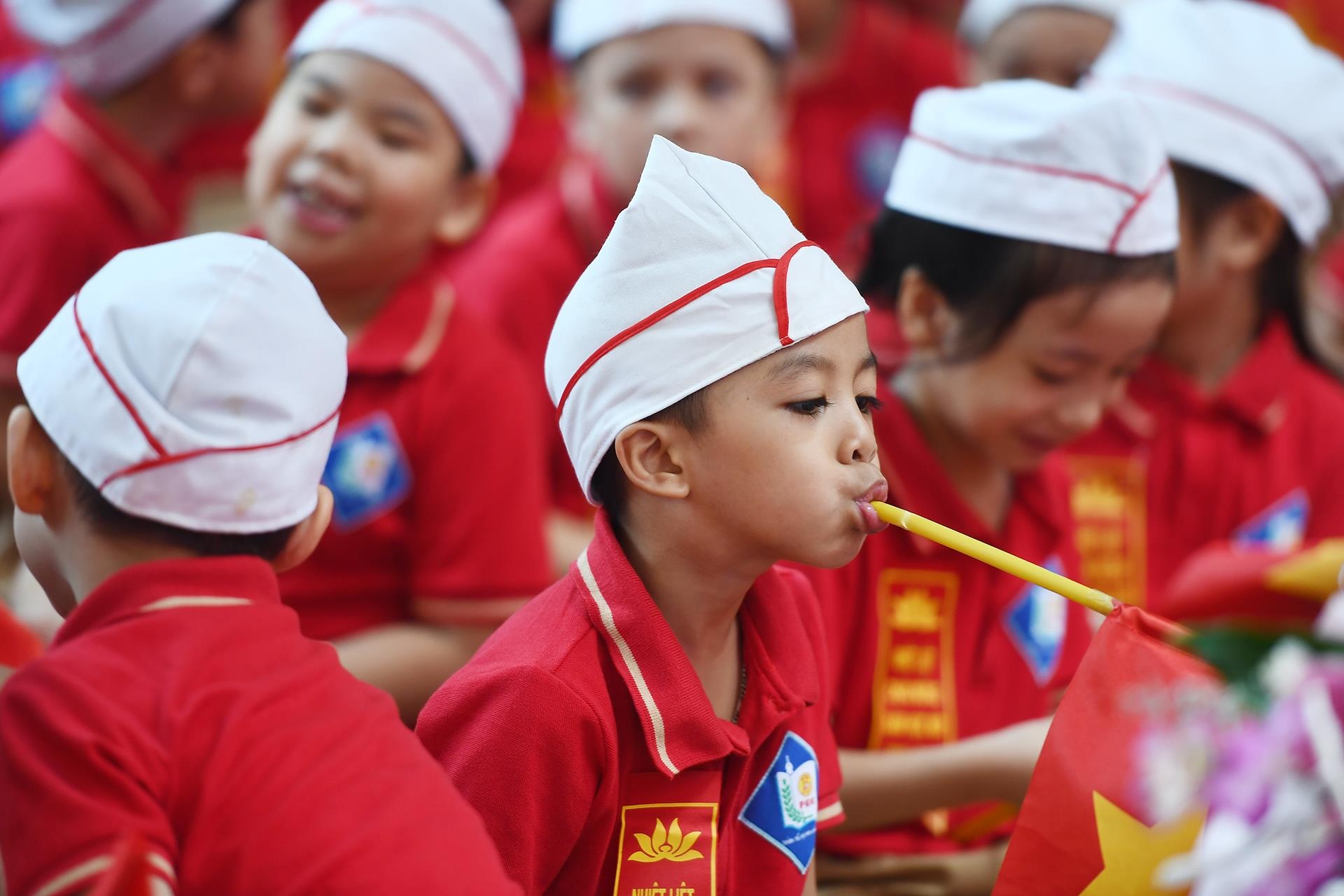 hoc sinh tieu hoc ngay khai giang anh 17