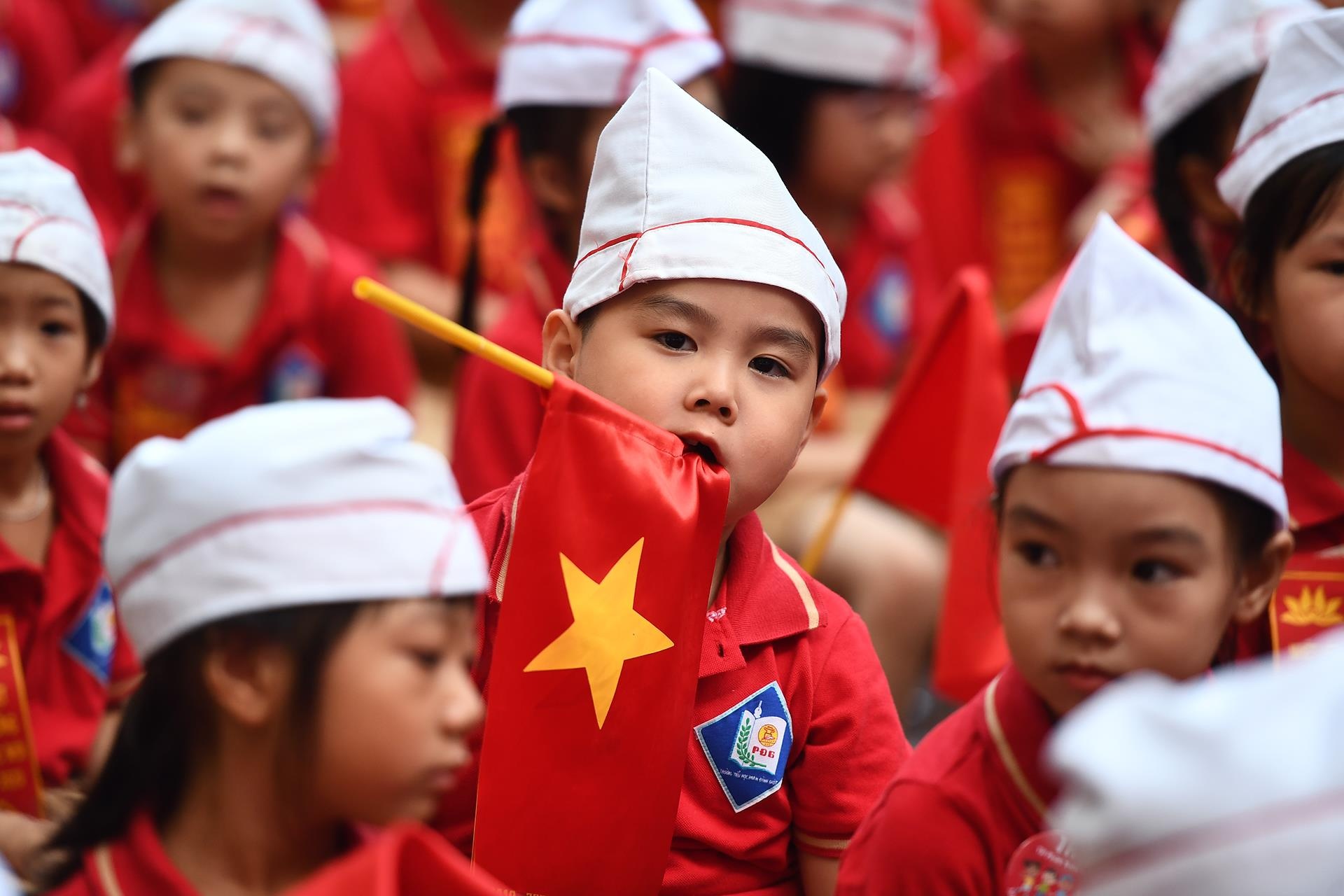 hoc sinh tieu hoc ngay khai giang anh 18