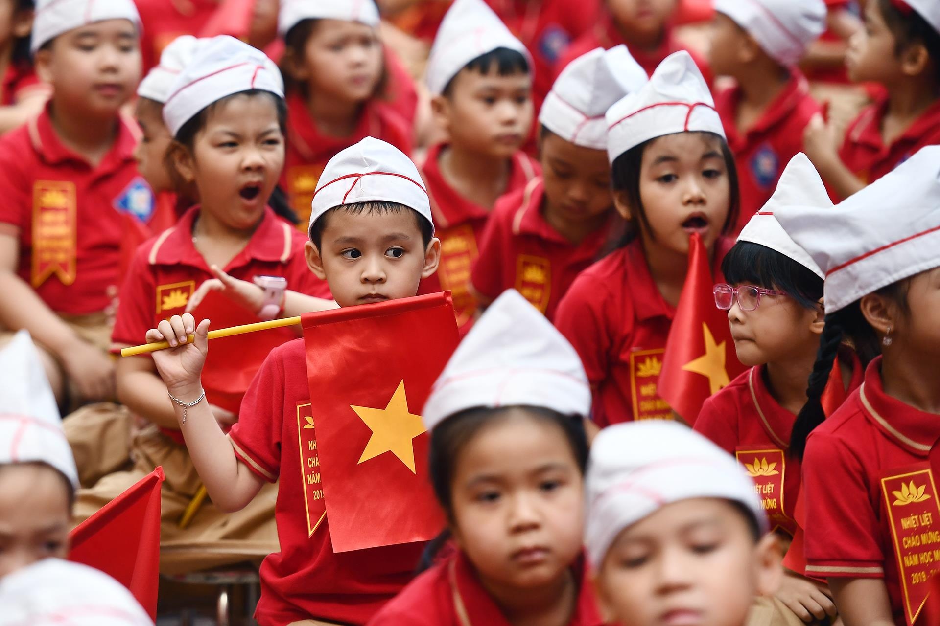 hoc sinh tieu hoc ngay khai giang anh 19