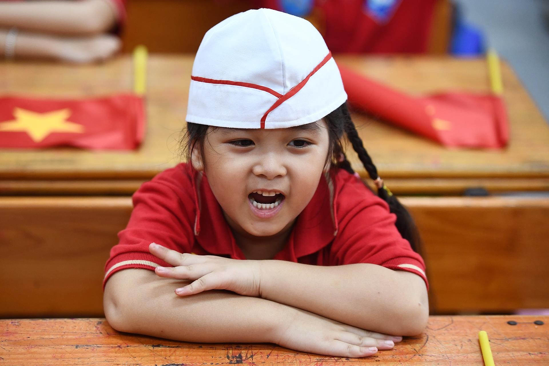 Truong hoc xin doi hoa khai giang lay hoc bong cho hoc sinh hinh anh