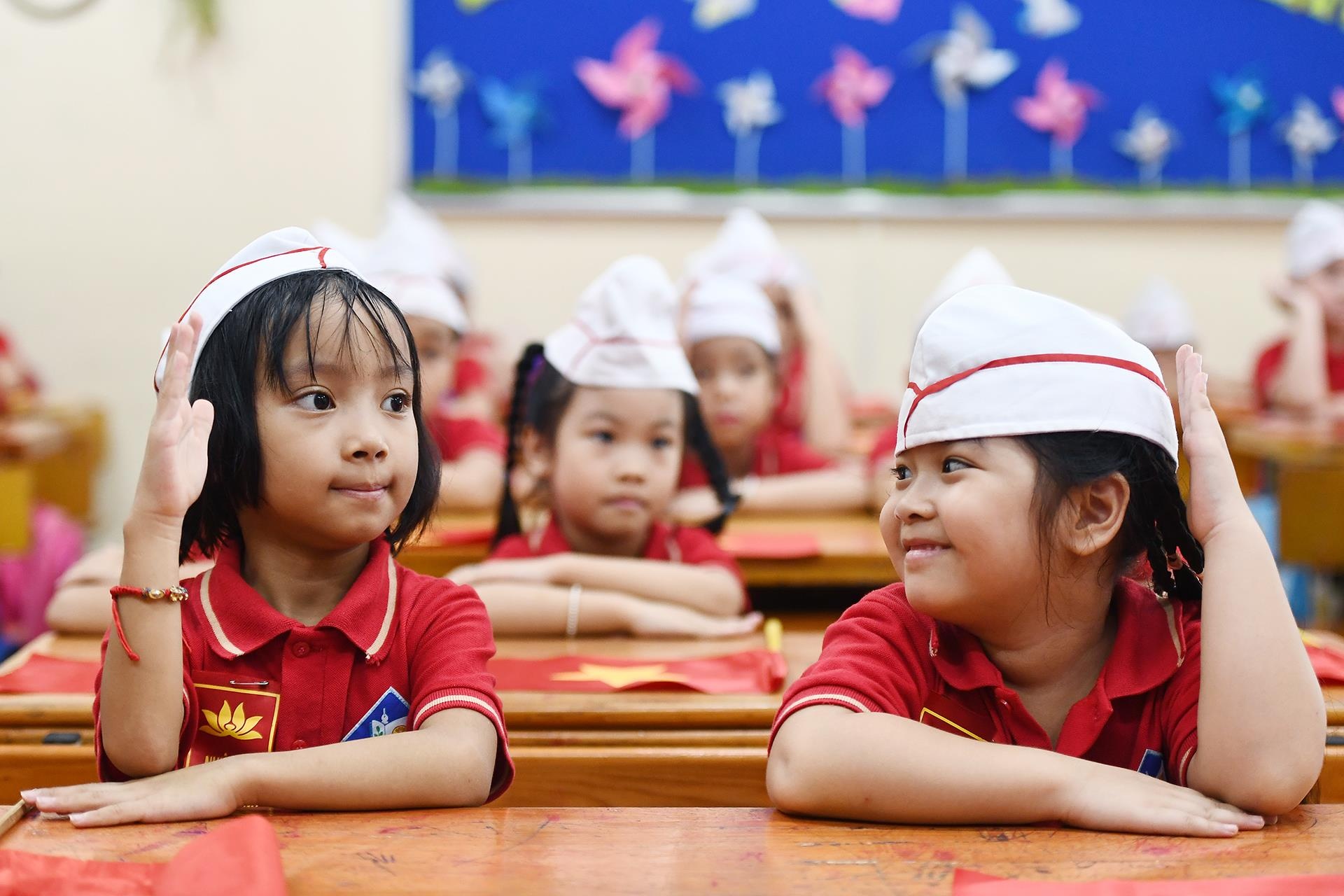 hoc sinh tieu hoc ngay khai giang anh 40