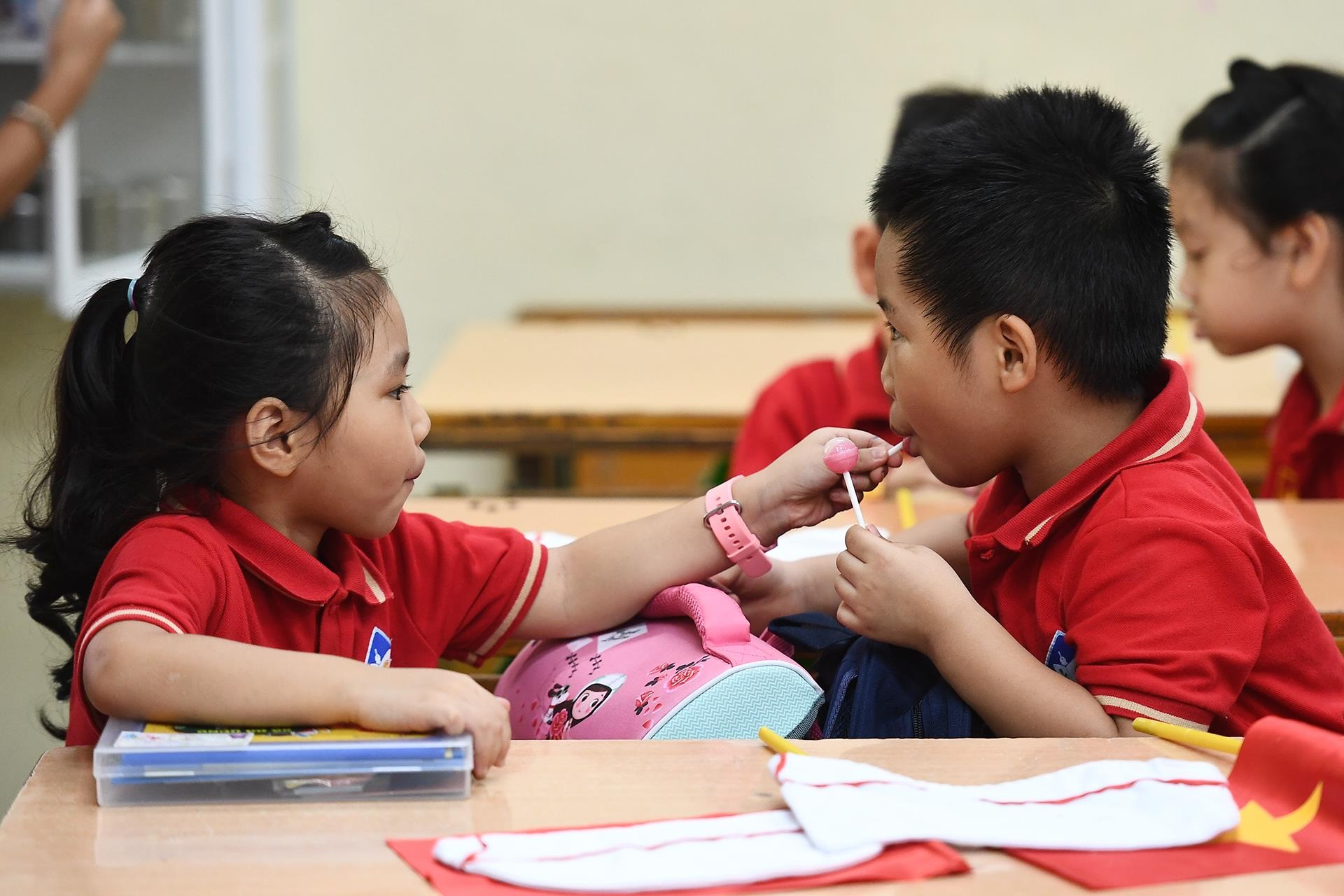 hoc sinh tieu hoc ngay khai giang anh 44