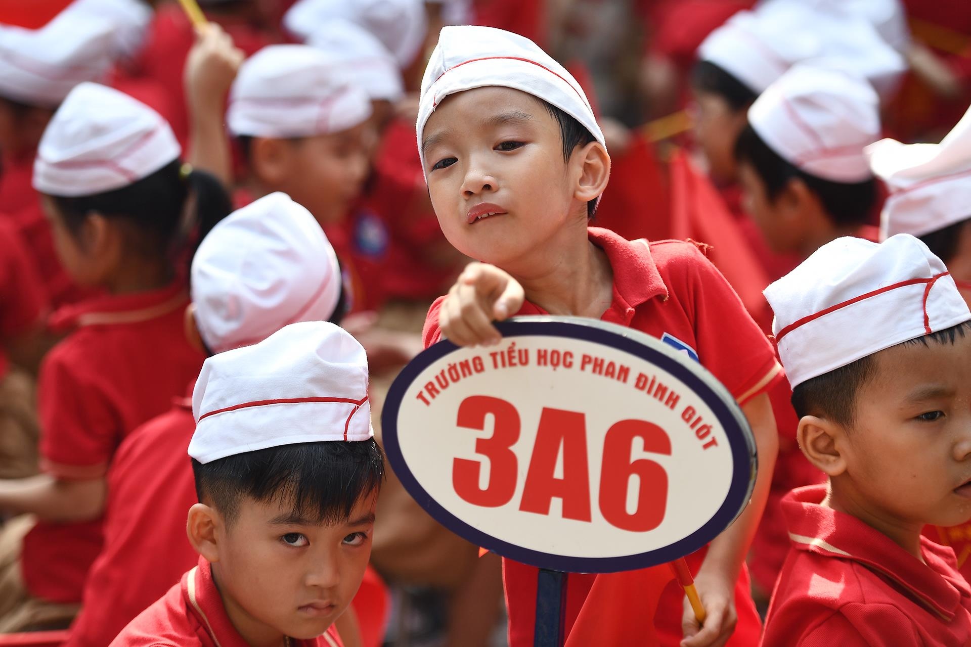 hoc sinh tieu hoc ngay khai giang anh 5