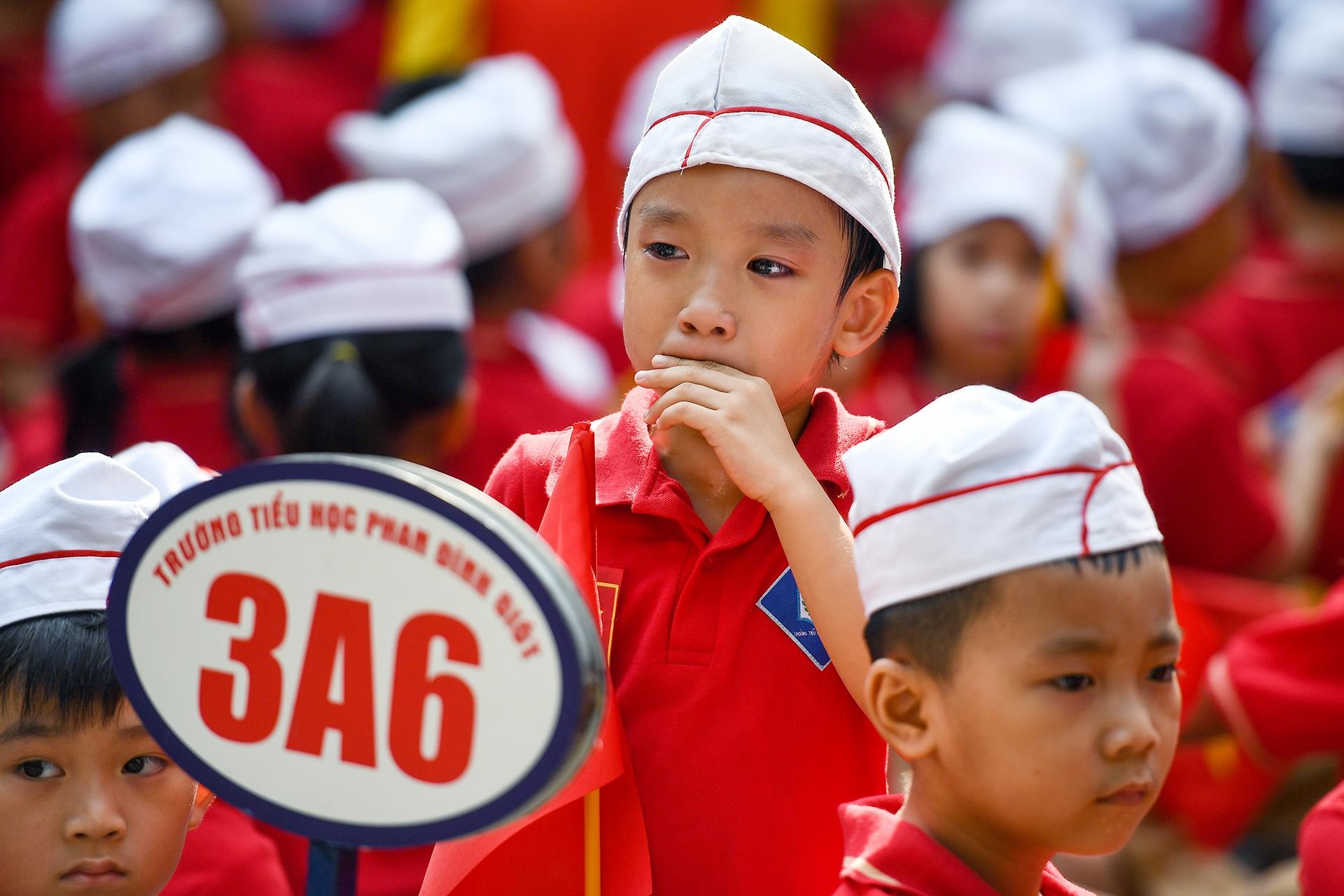 hoc sinh tieu hoc ngay khai giang anh 6