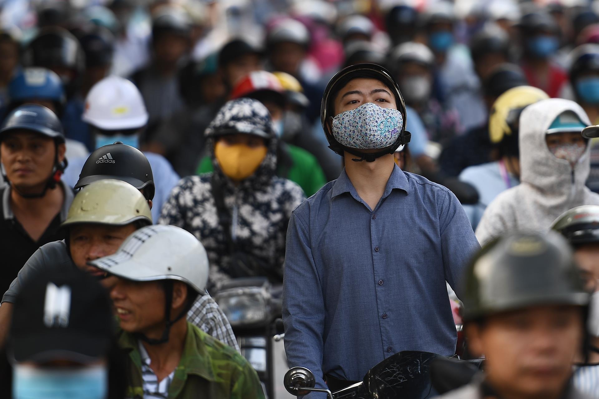 Cuong che mat bang gio cao diem, Ha Noi ket xe hang km hinh anh