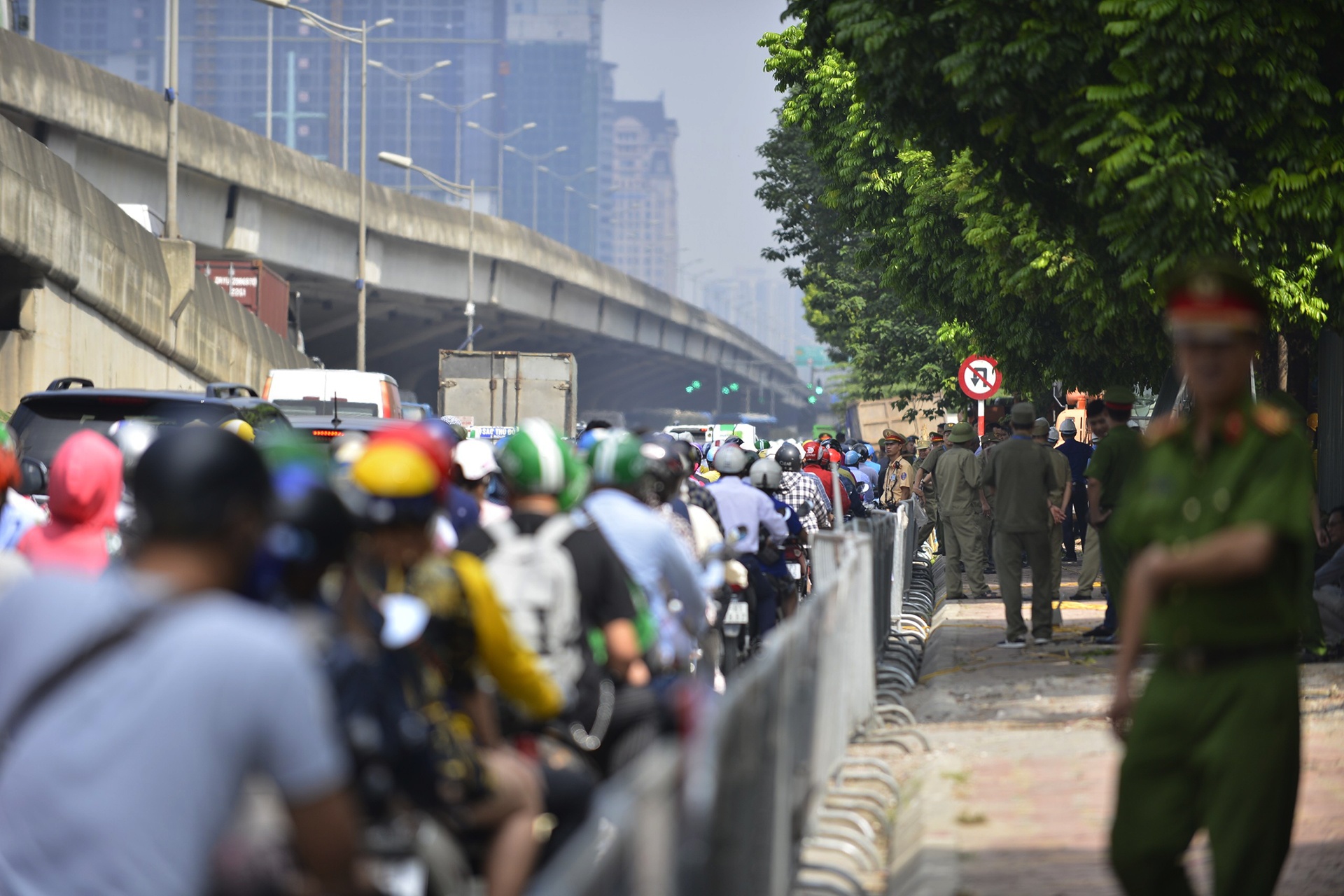 un tac giao thong vi cuong che giai phong mat bang anh 9