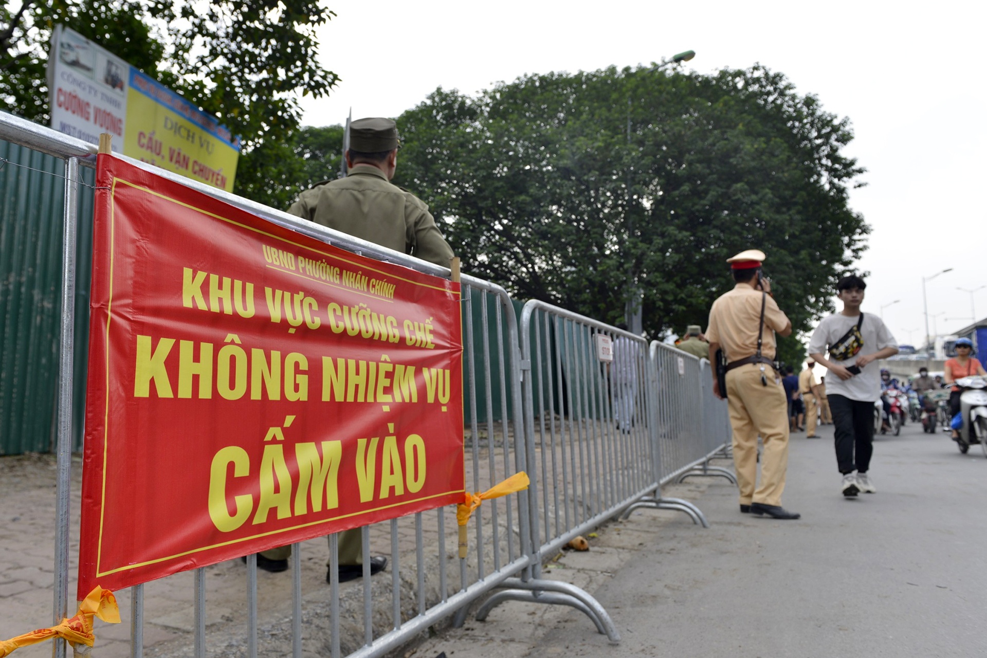 un tac giao thong vi cuong che giai phong mat bang anh 8