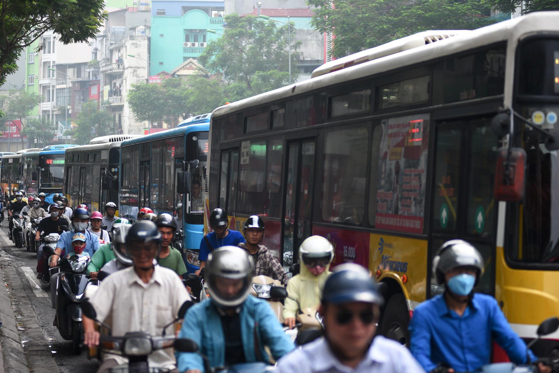 diem den un tac giao thong o Ha Noi va Sai Gon anh 19
