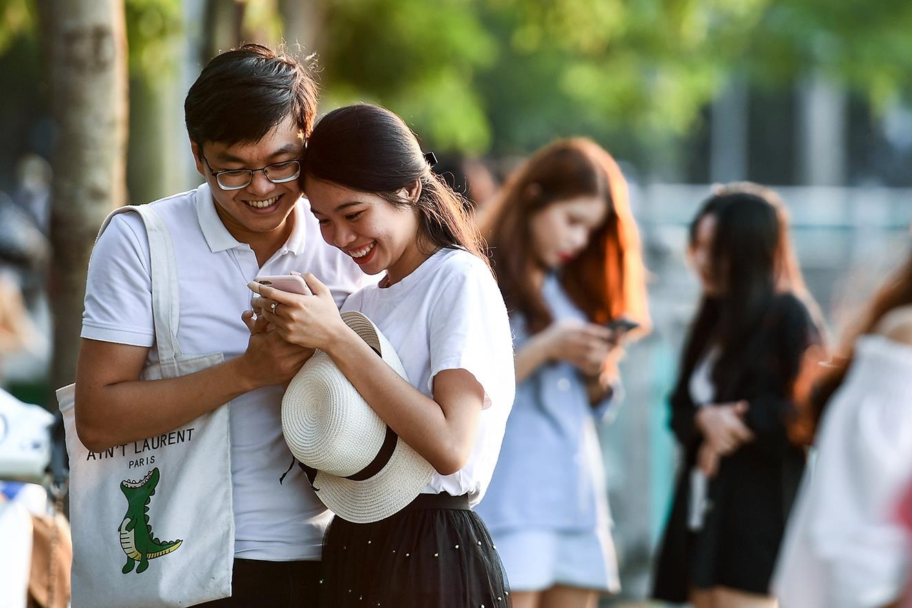 Hoang hon mua thu ben ho Tay hinh anh