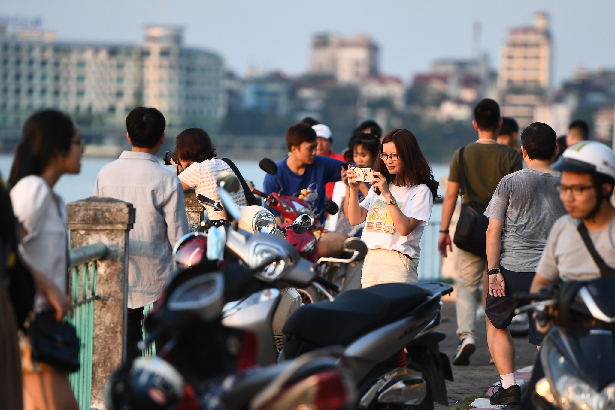 hồ Tây chiều lãng mạn ảnh 1 ho Tay chieu lang man anh 1