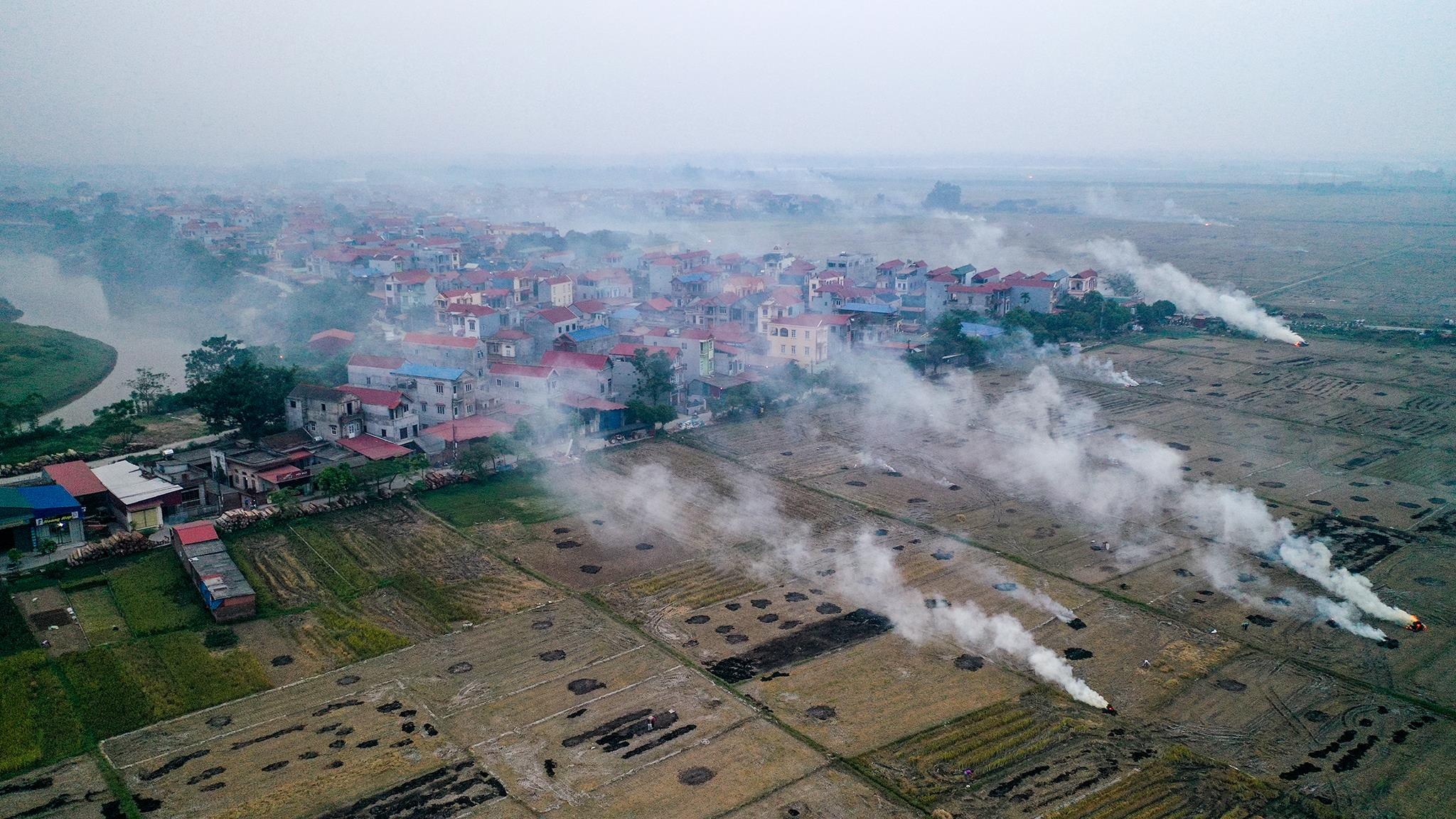 Ha Noi chim trong khoi dot rom hinh anh