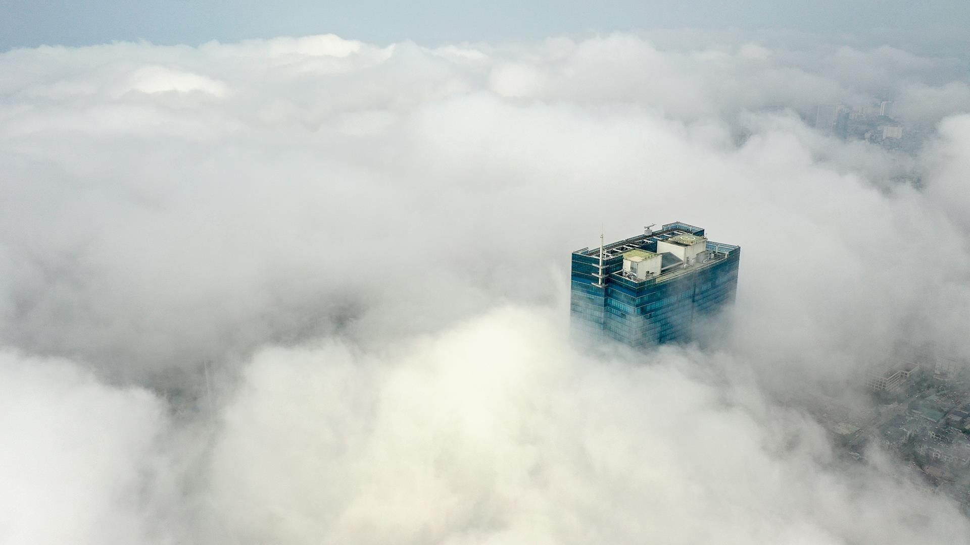 May quanh toa nha cao nhat Ha Noi sau khi khong khi tot dot bien hinh anh