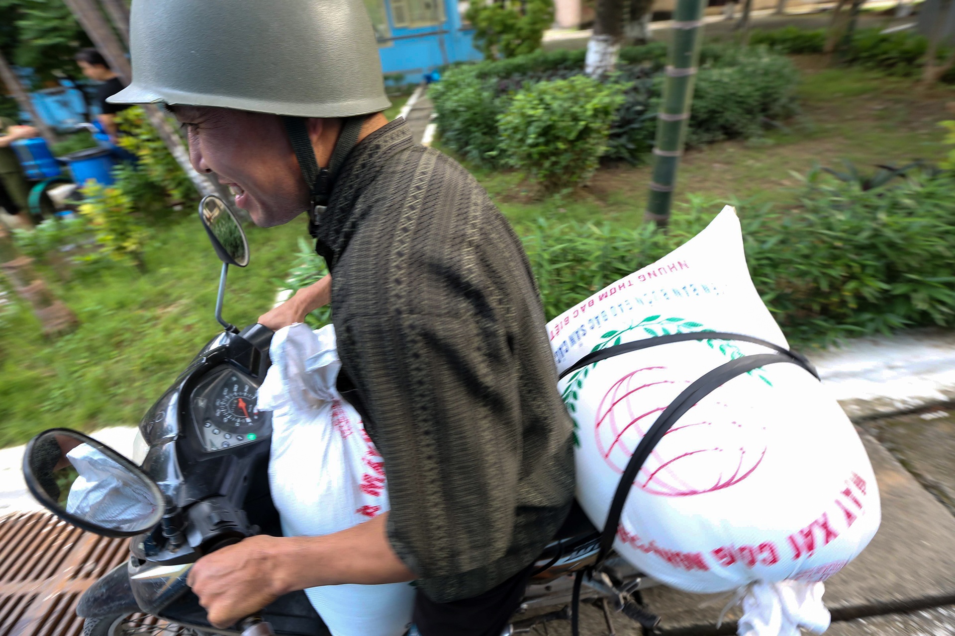 mat nuoc o Ha Noi vi song Da anh 13