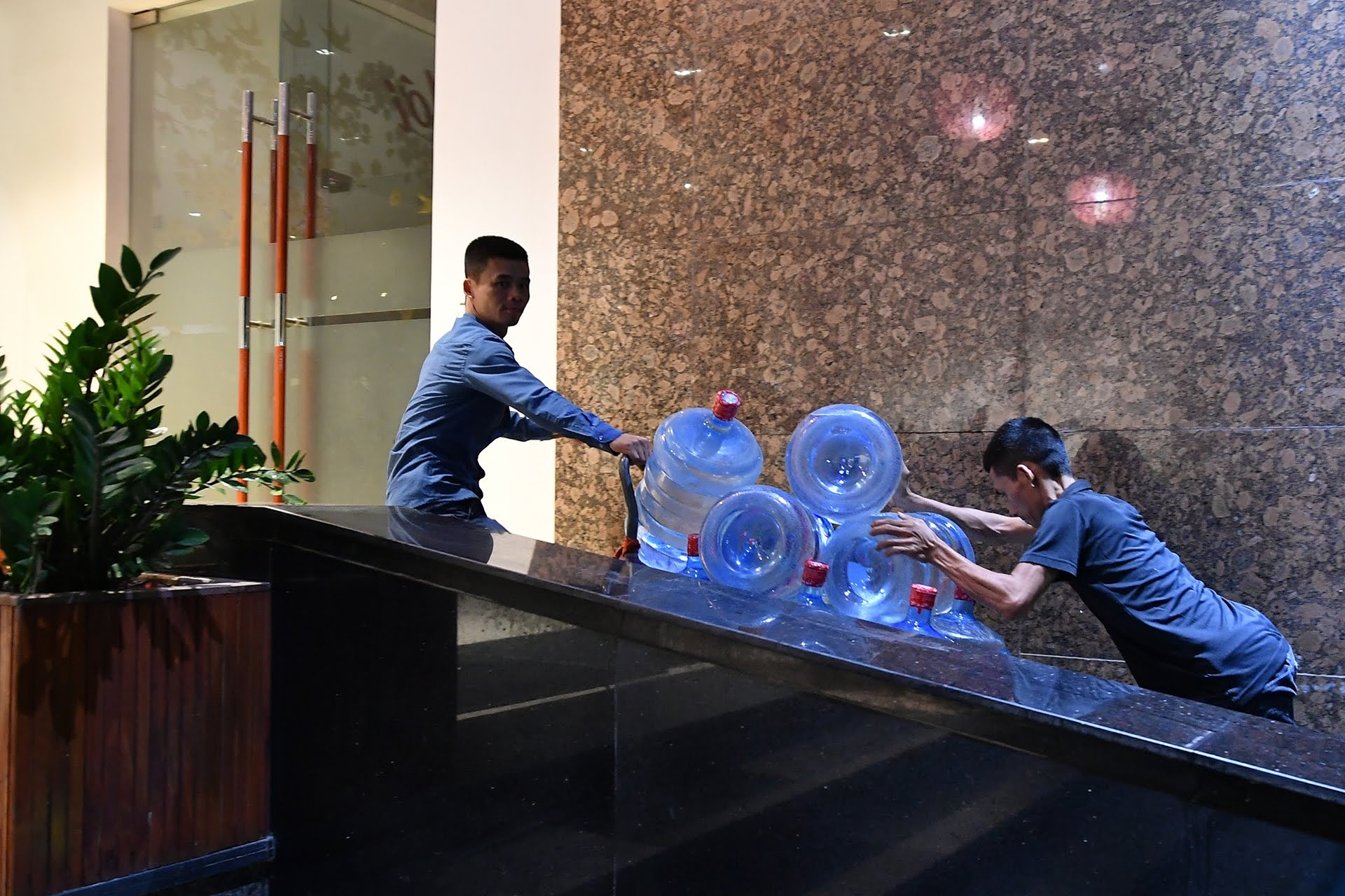 mat nuoc o Ha Noi vi song Da anh 2