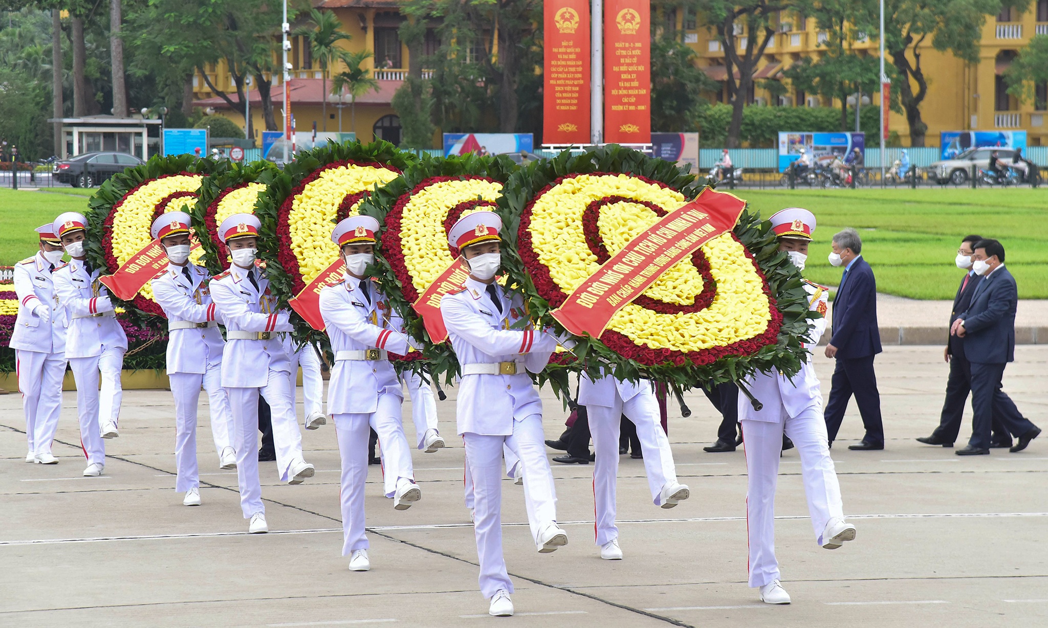lanh dao cap cao vieng Chu tich Ho Chi Minh anh 3