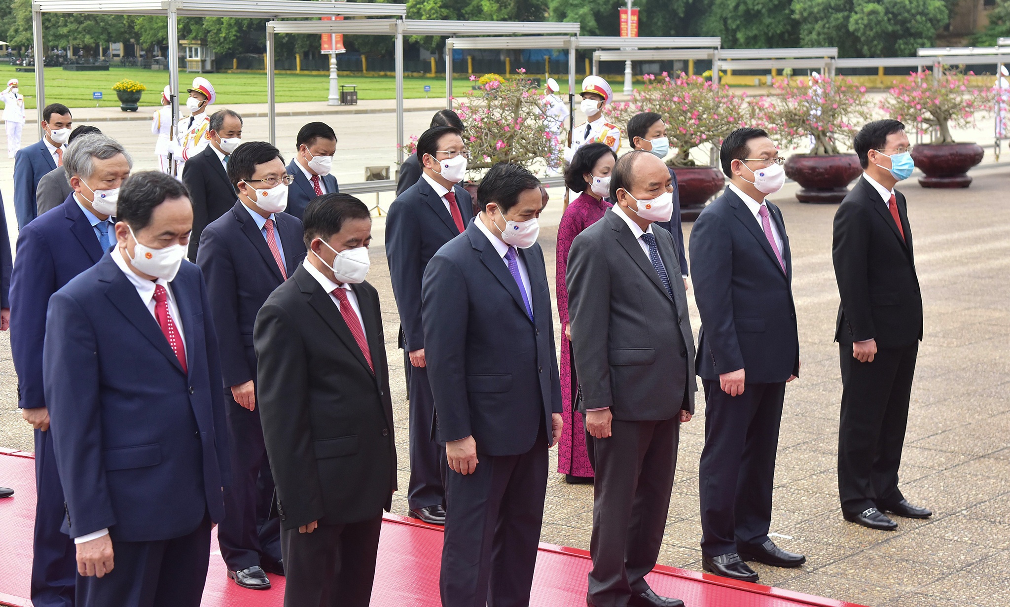 lanh dao cap cao vieng Chu tich Ho Chi Minh anh 2