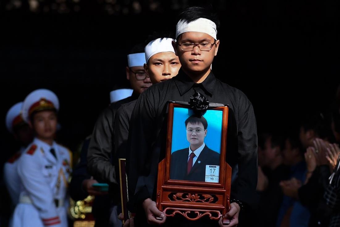 Hang nghin nguoi tien dua Thu truong GD&DT Le Hai An hinh anh