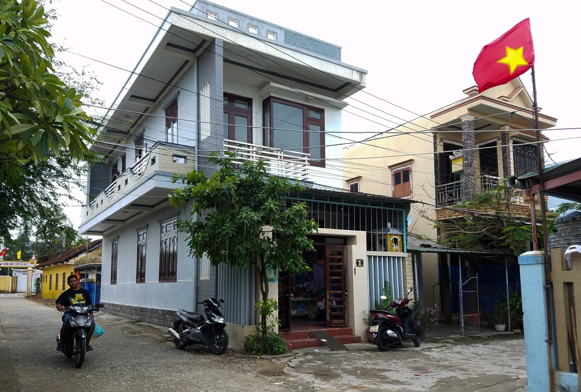 20 năm đại hồng thủy ở miền Trung ảnh 34 20 nam dai hong thuy o mien Trung anh 34