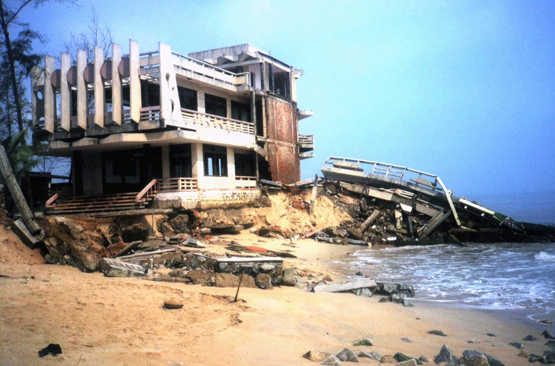 Ky uc tran dai hong thuy nam 1999 o Thua Thien - Hue hinh anh