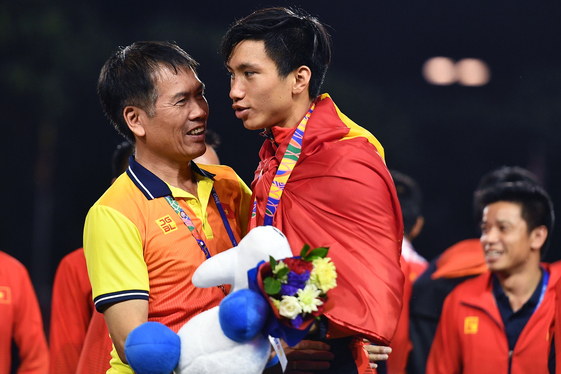 khoanh khac len dinh cua Van Hau anh 11