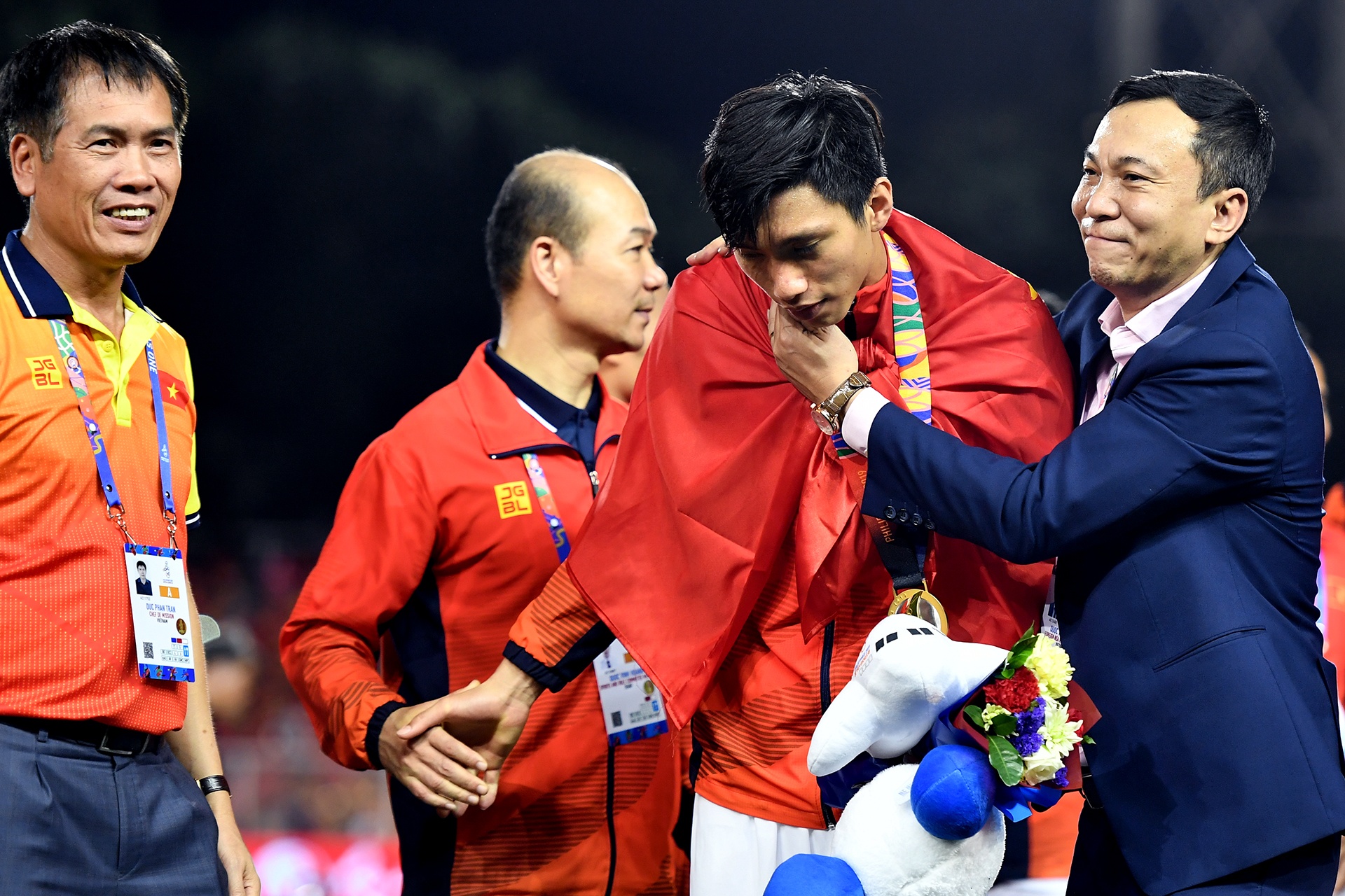 khoanh khac len dinh cua Van Hau anh 12