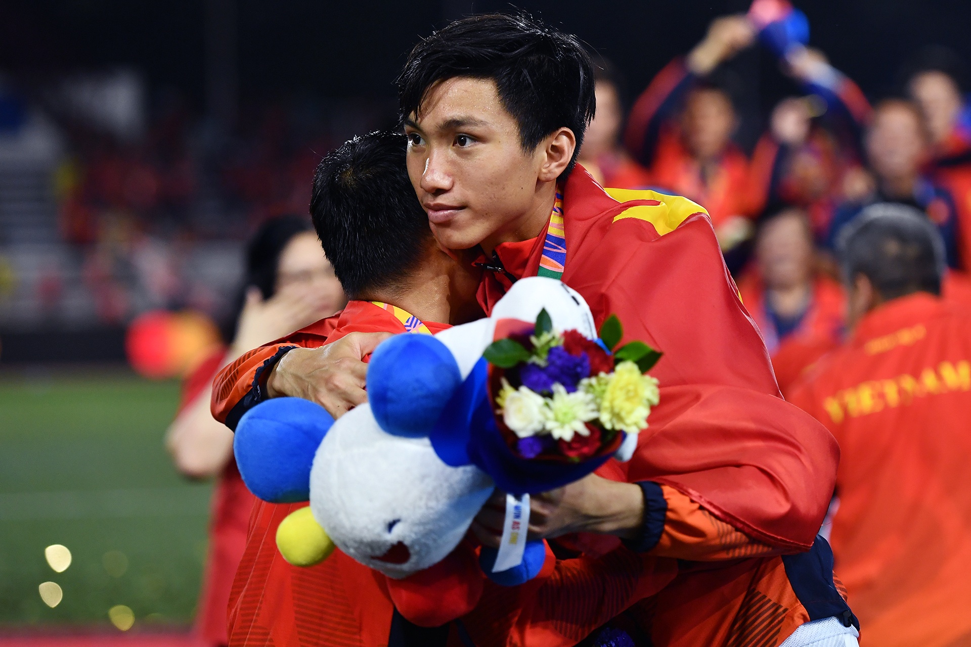 khoanh khac len dinh cua Van Hau anh 13