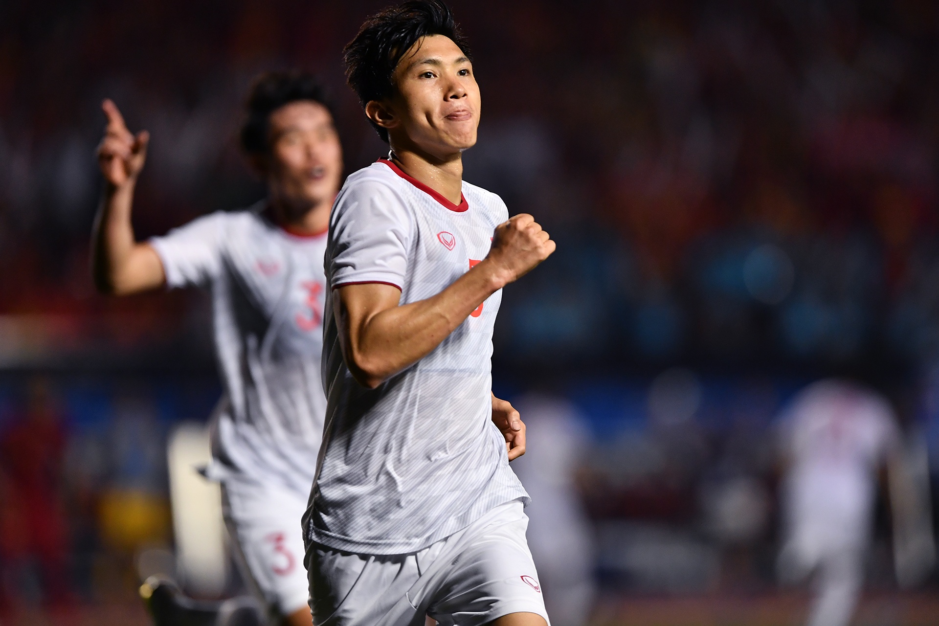 khoanh khac len dinh cua Van Hau anh 5