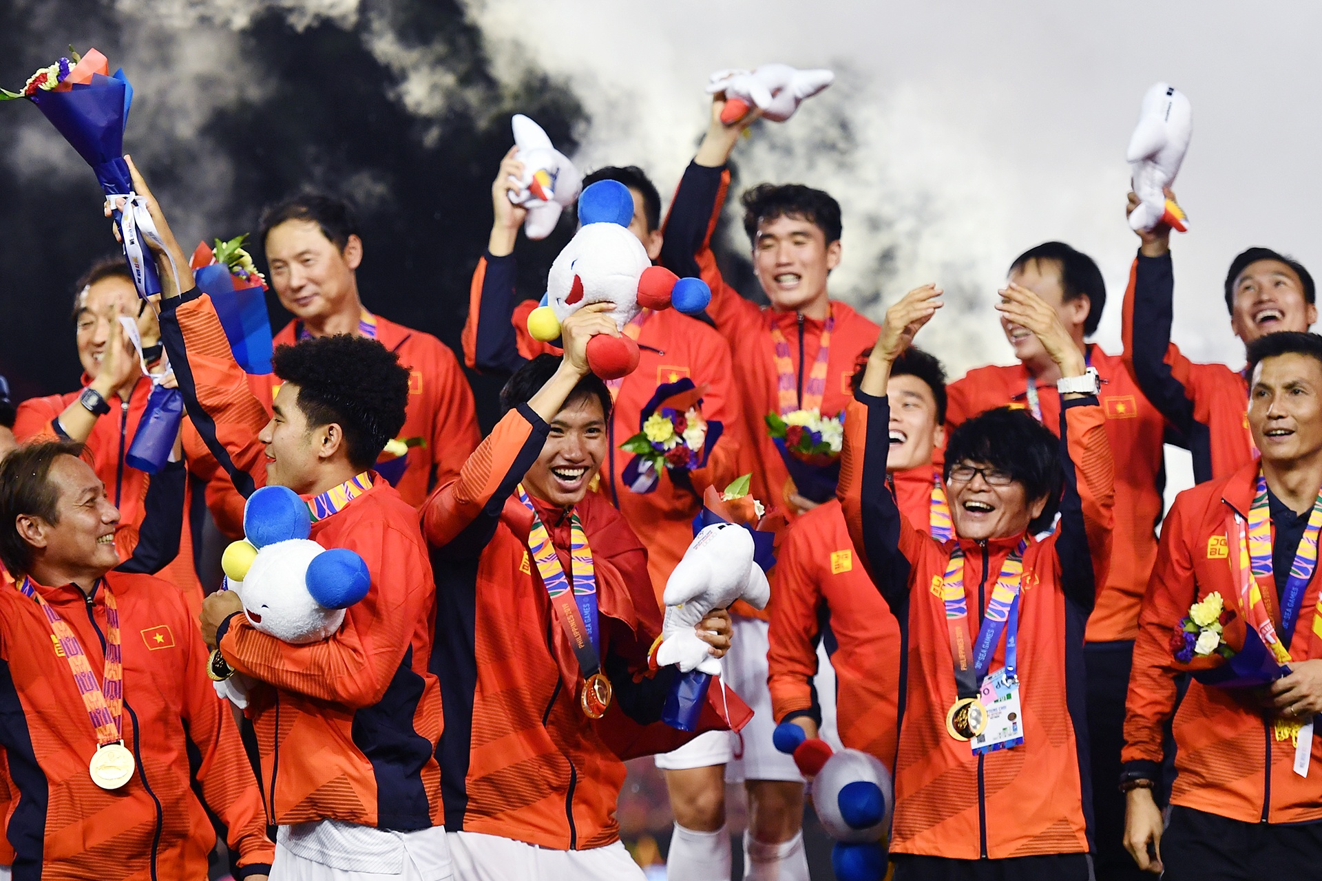 khoanh khac len dinh cua Van Hau anh 9