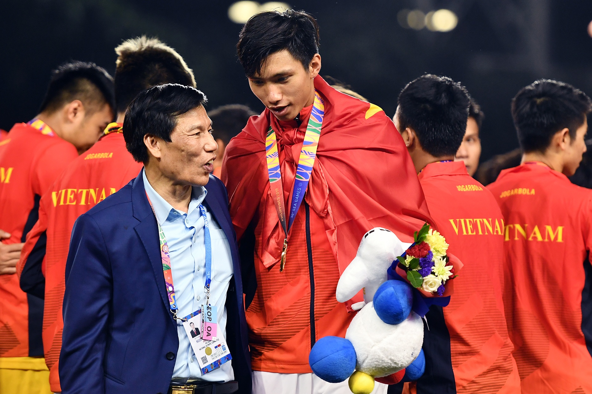 khoanh khac len dinh cua Van Hau anh 10