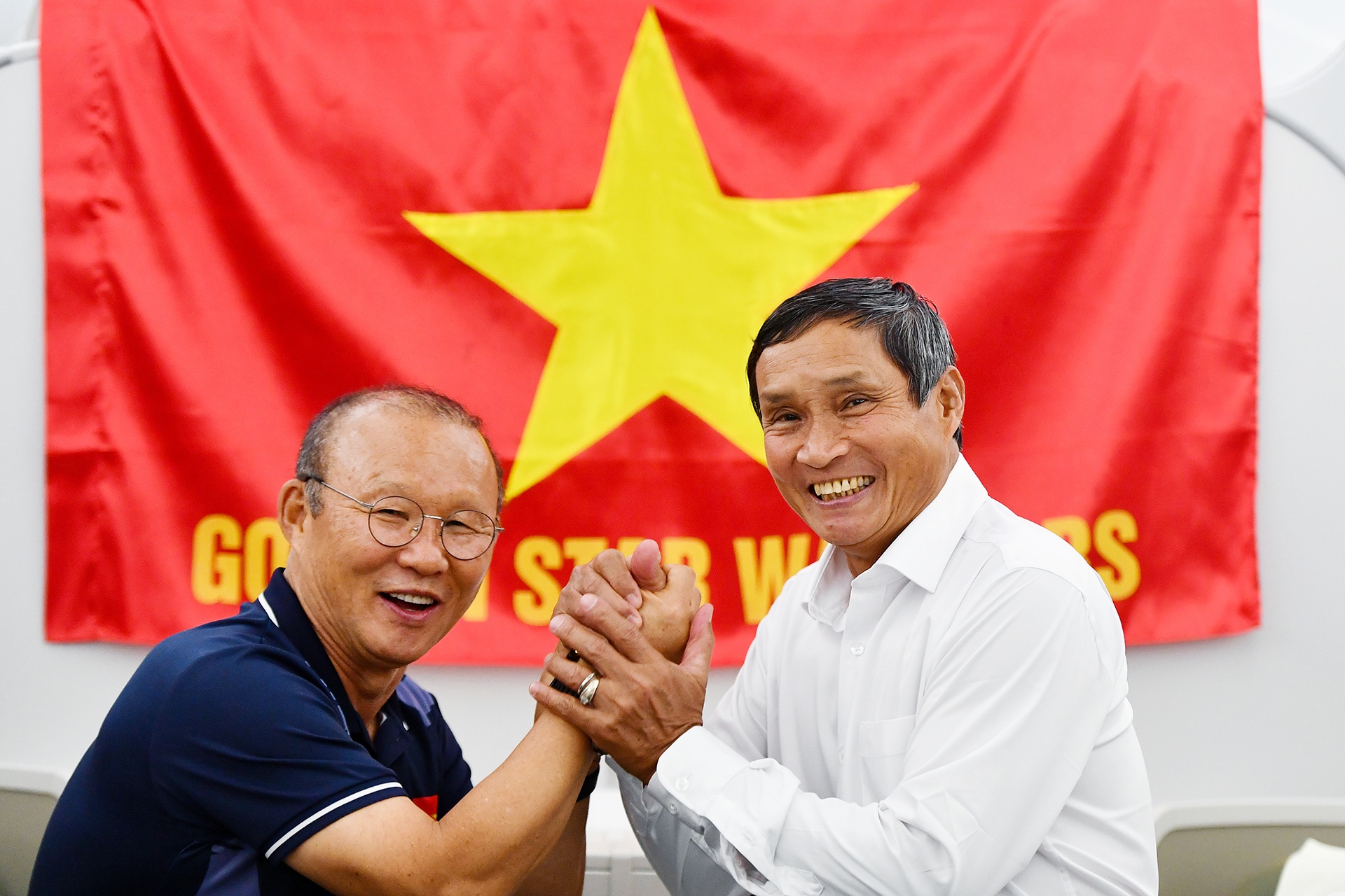 Khoanh khac kho quen ngay U22 Viet Nam doat huy chuong vang SEA Games hinh anh