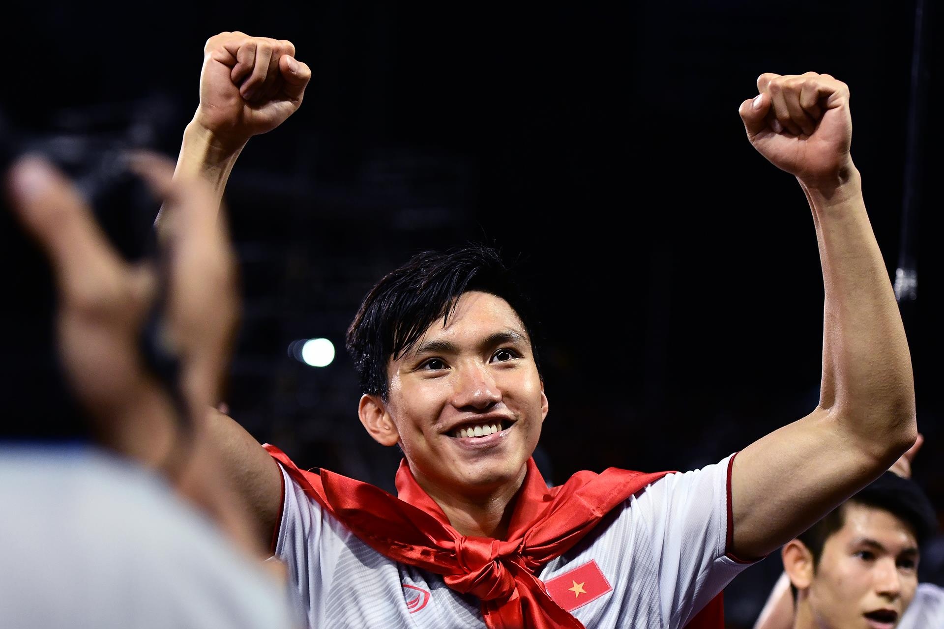 Khoanh khac nguoi hung cua Doan Van Hau o chung ket SEA Games hinh anh