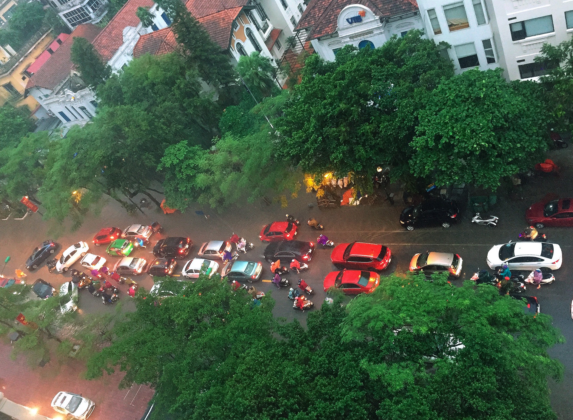 mua lon o Ha Noi gay ngap anh 2