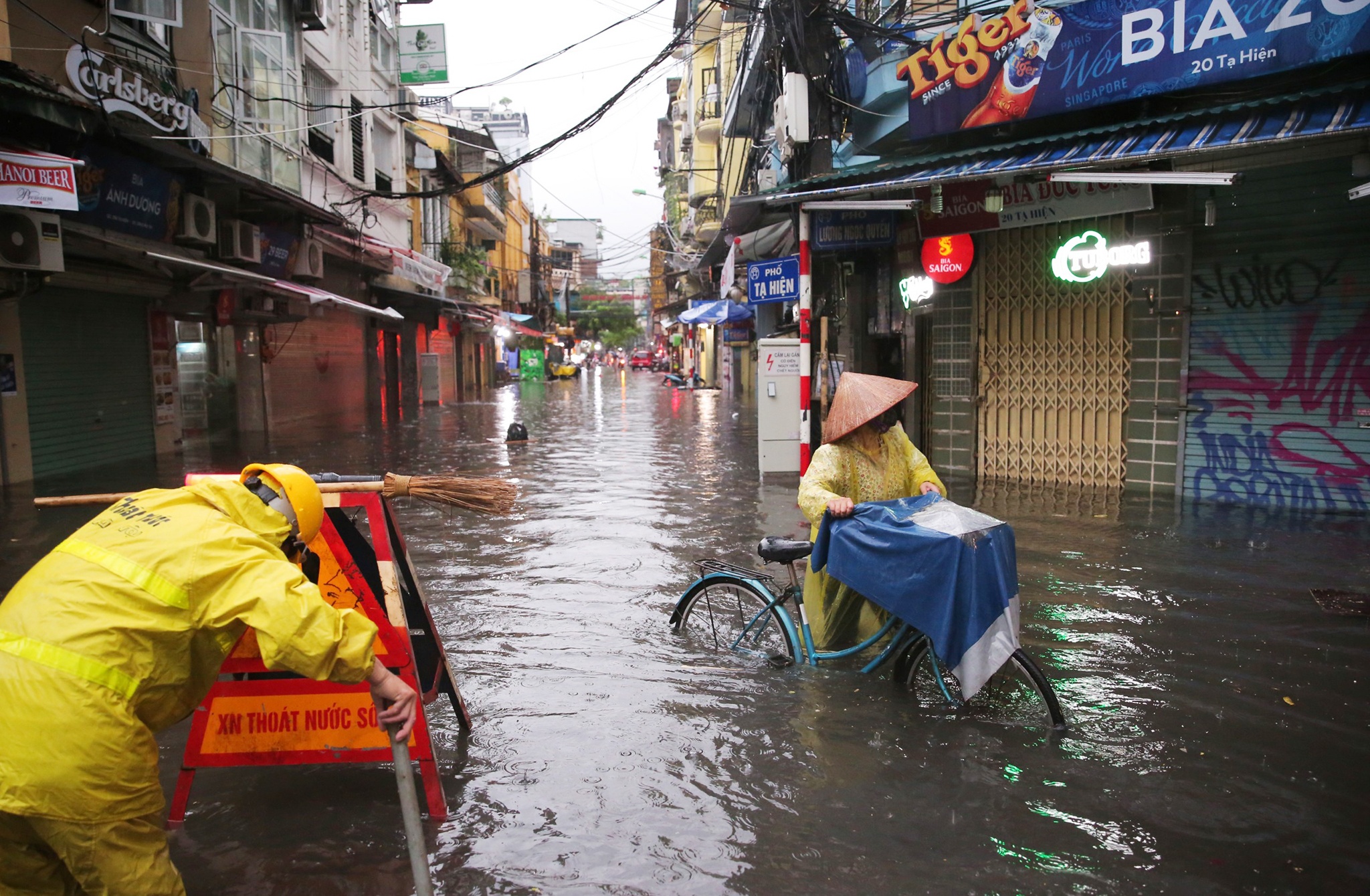 mua lon o Ha Noi gay ngap anh 13