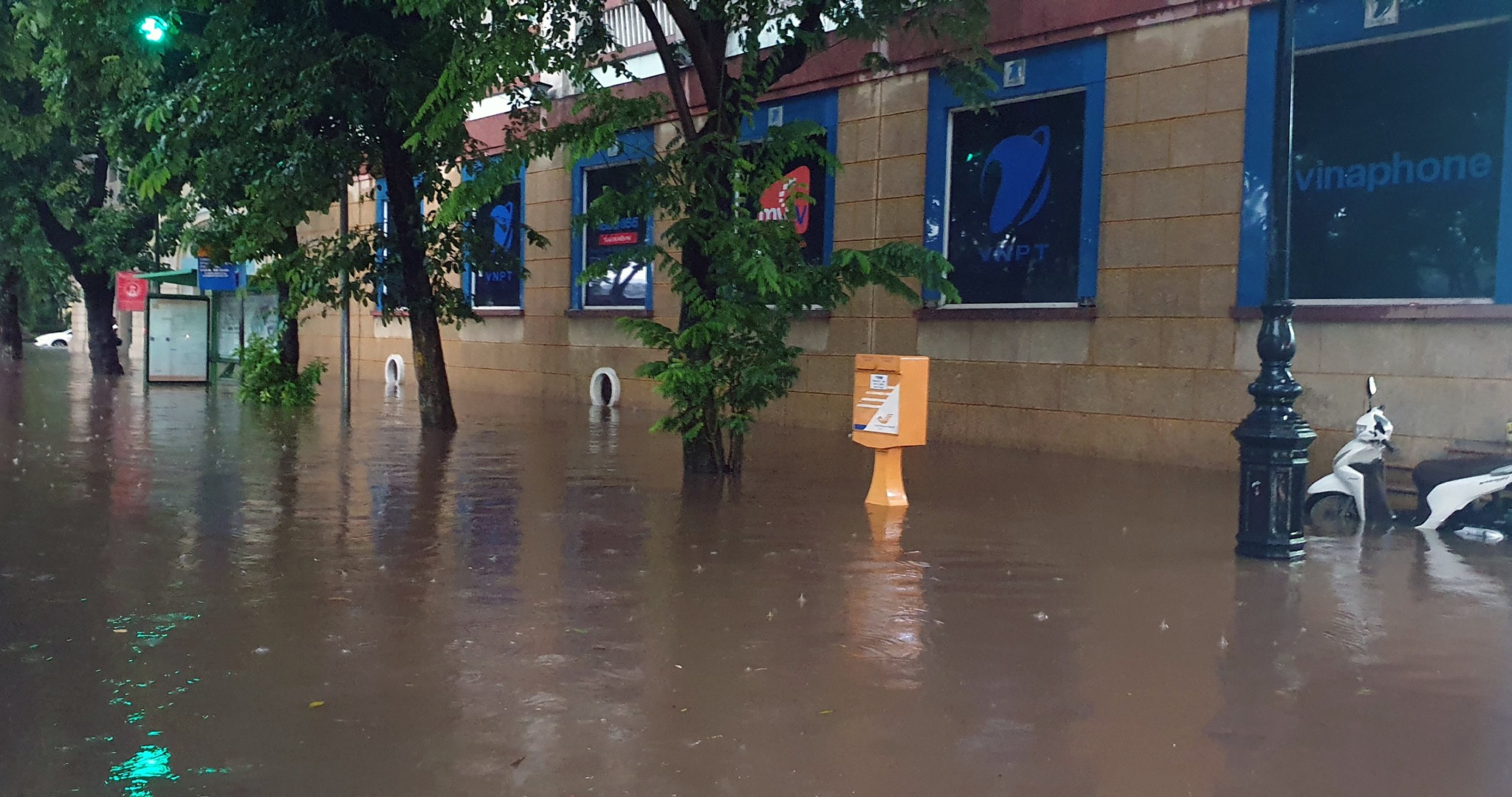 mua lon o Ha Noi gay ngap anh 4