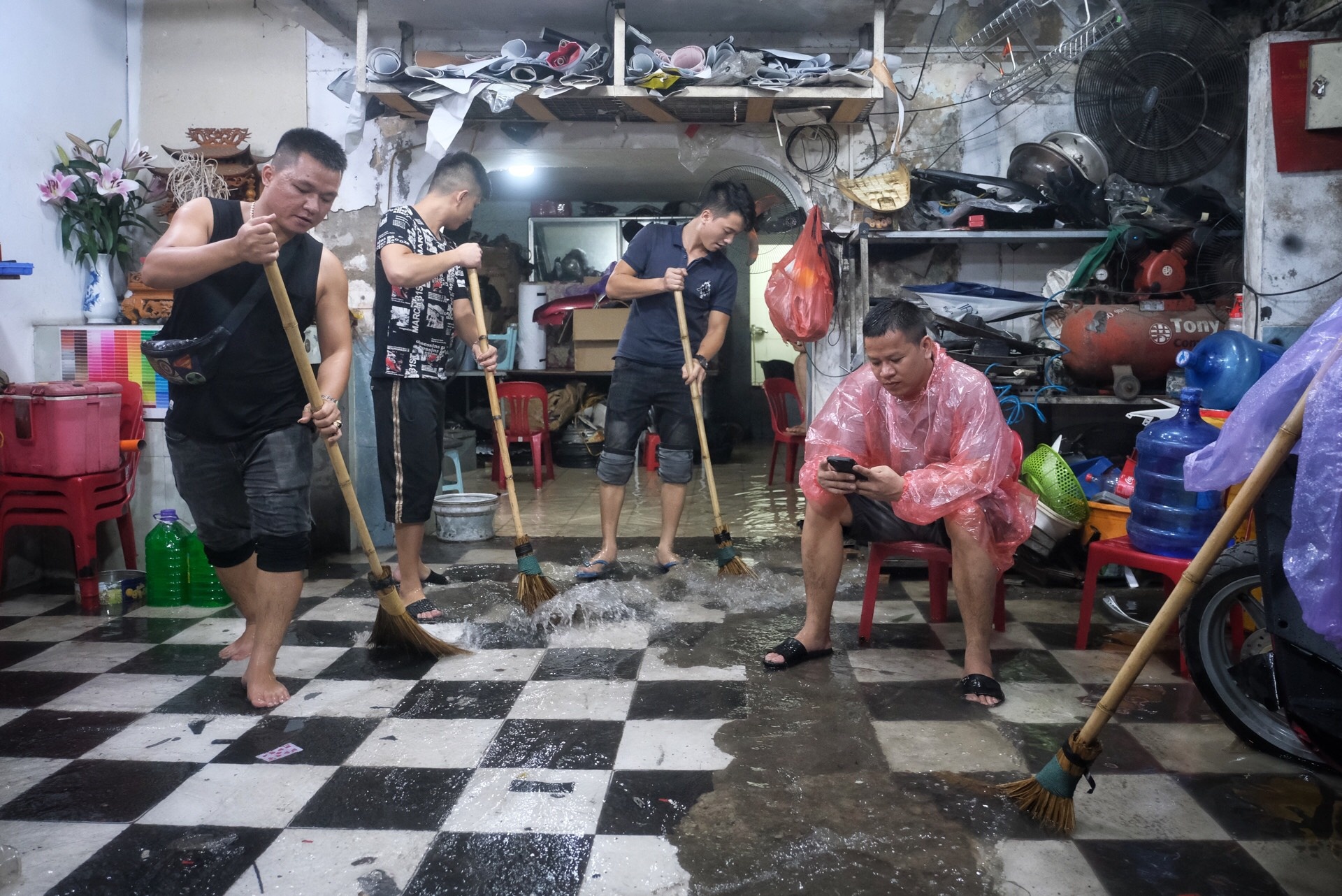 mua lon o Ha Noi gay ngap anh 10