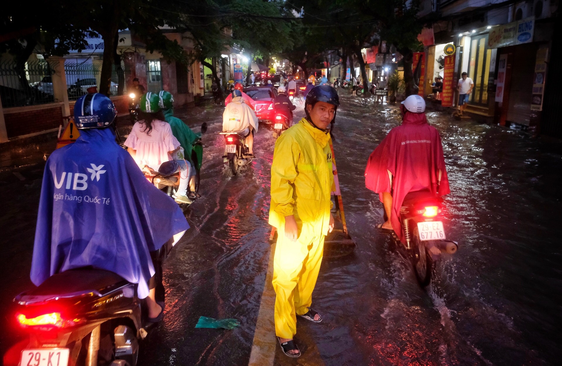 mua lon o Ha Noi gay ngap anh 17