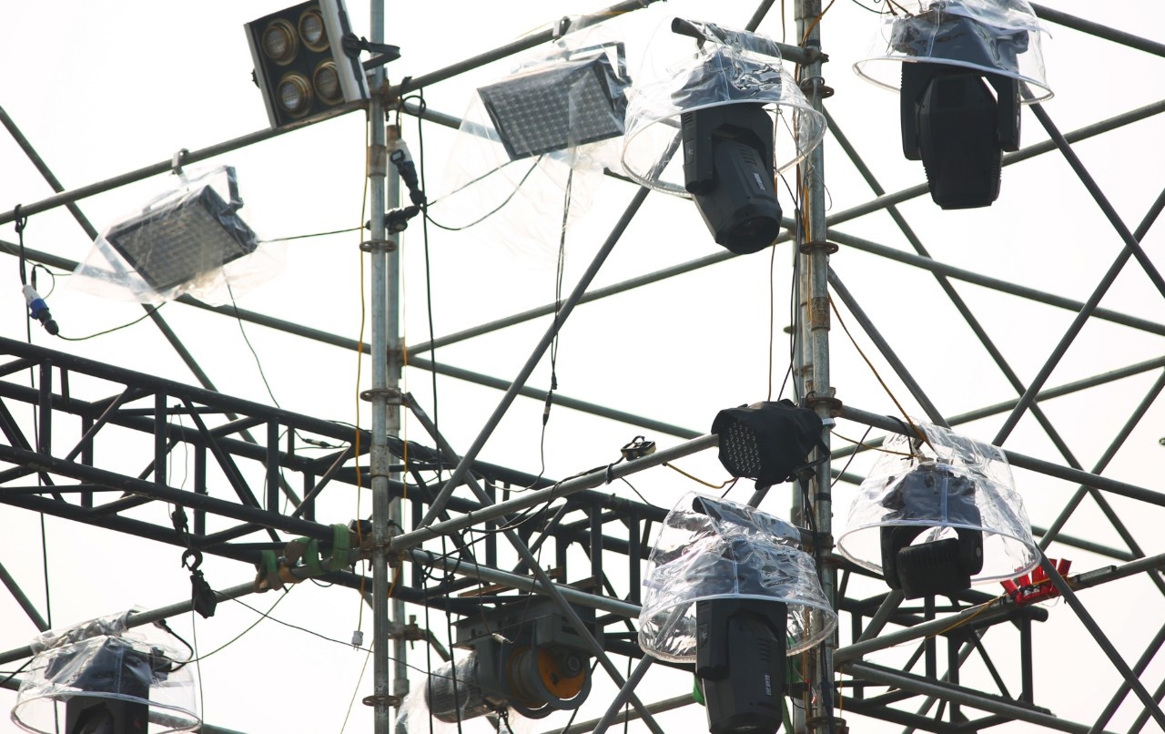 San khau hoanh trang dien ra dem dai nhac hoi cuoi nam o TP.HCM anh 9