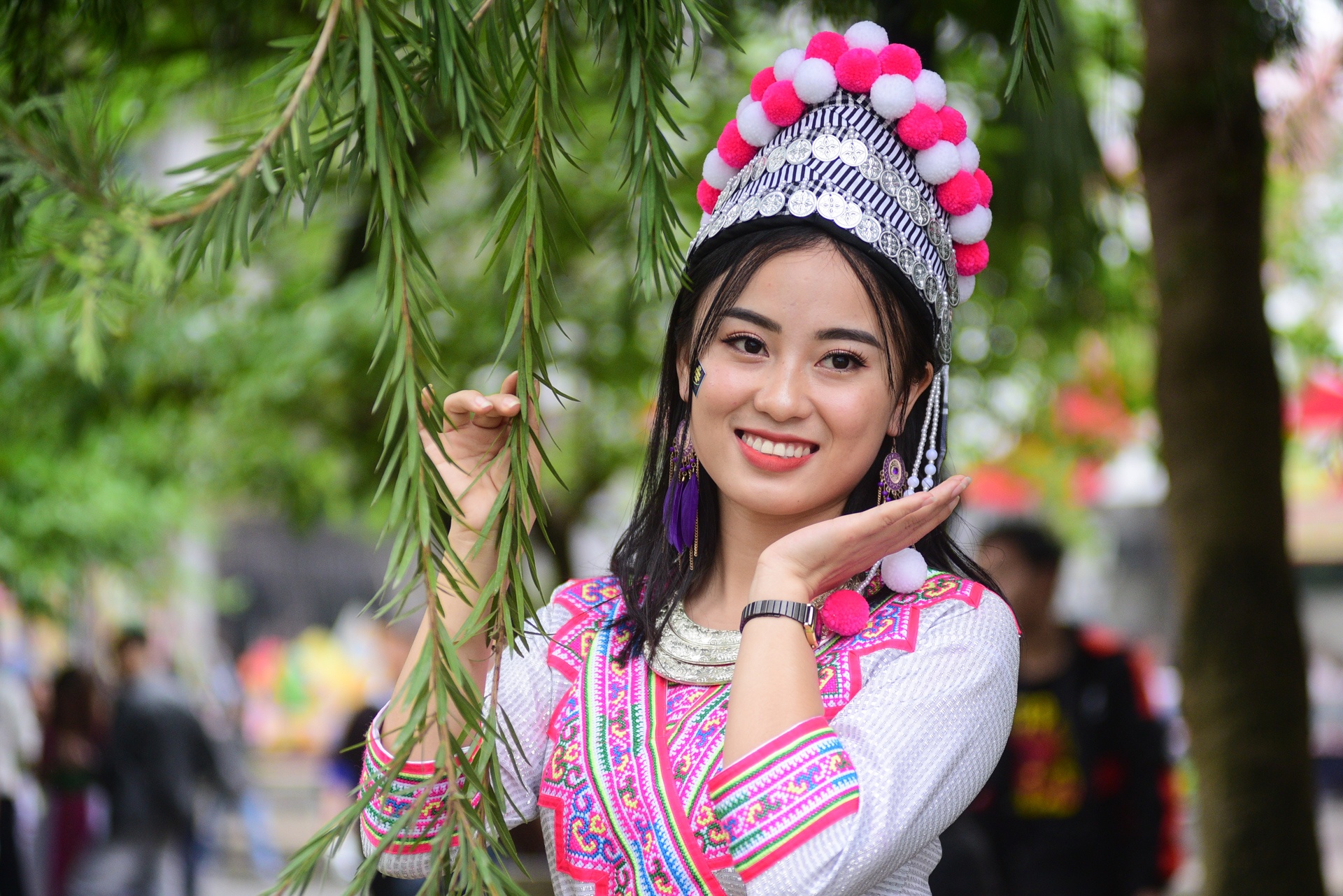 Sinh vien nguoi Mong rang ro don Tet giua Ha Noi hinh anh